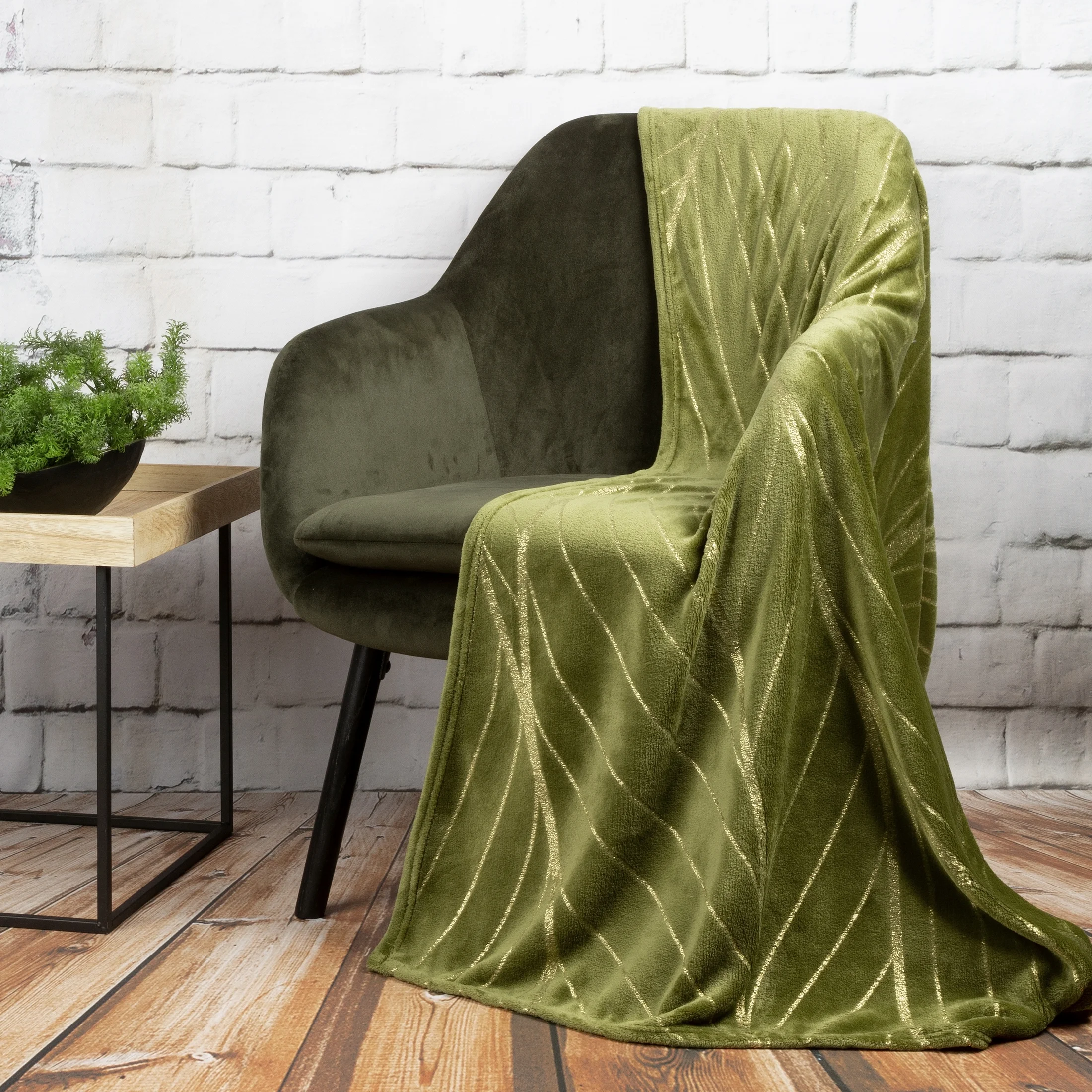 Koc 150x200 cm oliwkowy ze złotym nadrukiem z motywem liści lotosu LOTOS | eurofirany