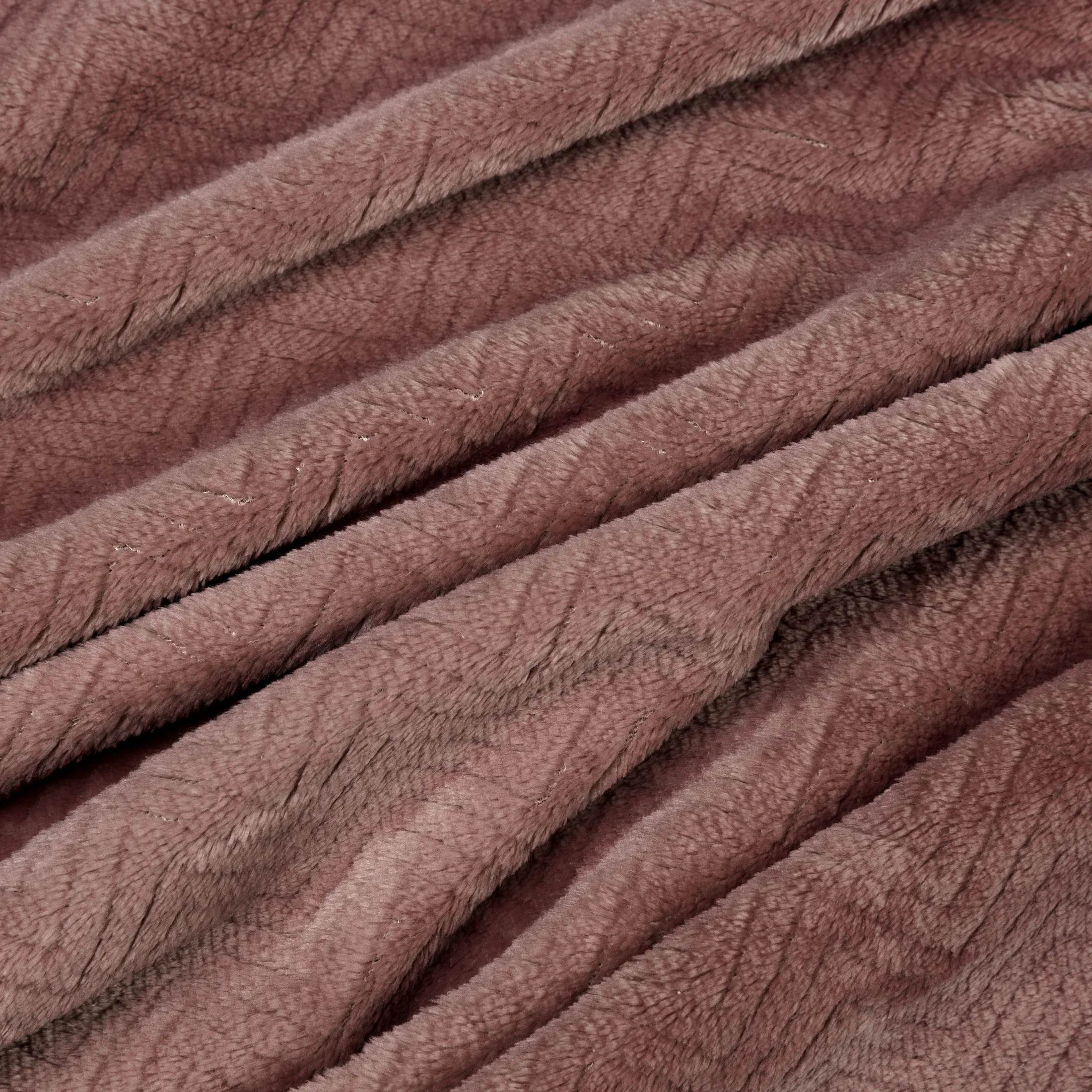 Narzuta na fotel-koc 70x160 cm ceglasta miękka w dotyku z wytłaczanym wzorem jodełki CINDY 5 Design 91