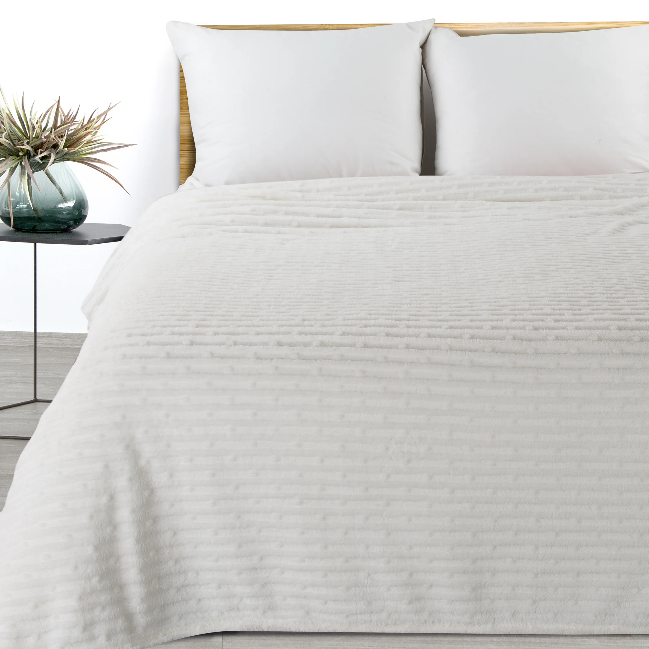 Koc 130x170 cm biały z wytłaczanym wzorem pasów LISA Design 91