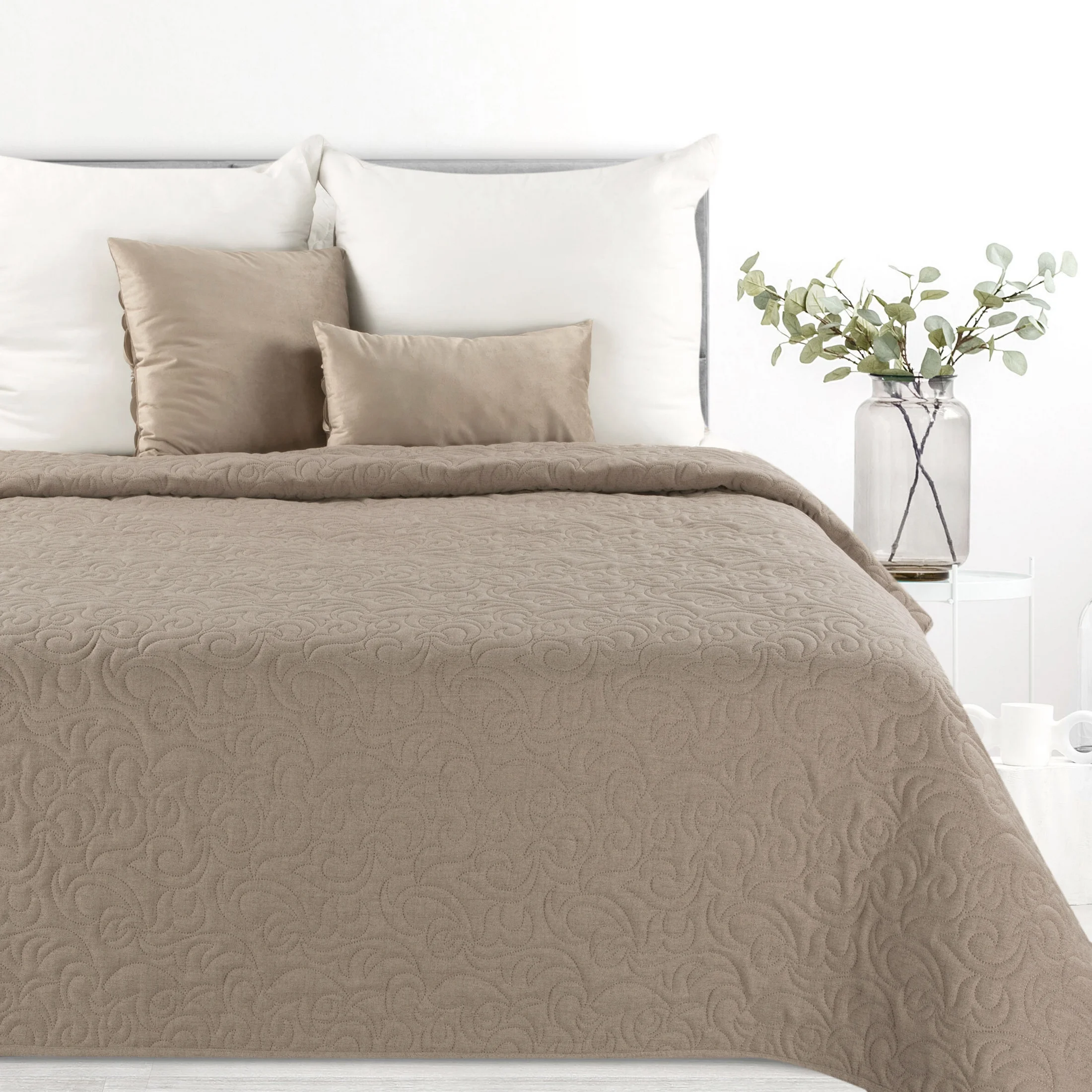 Narzuta z tkaniny imitującej len beżowa 200x220 cm na łóżko pikowana metodą hot press LENA 4 Eurofirany Premium | eurofirany