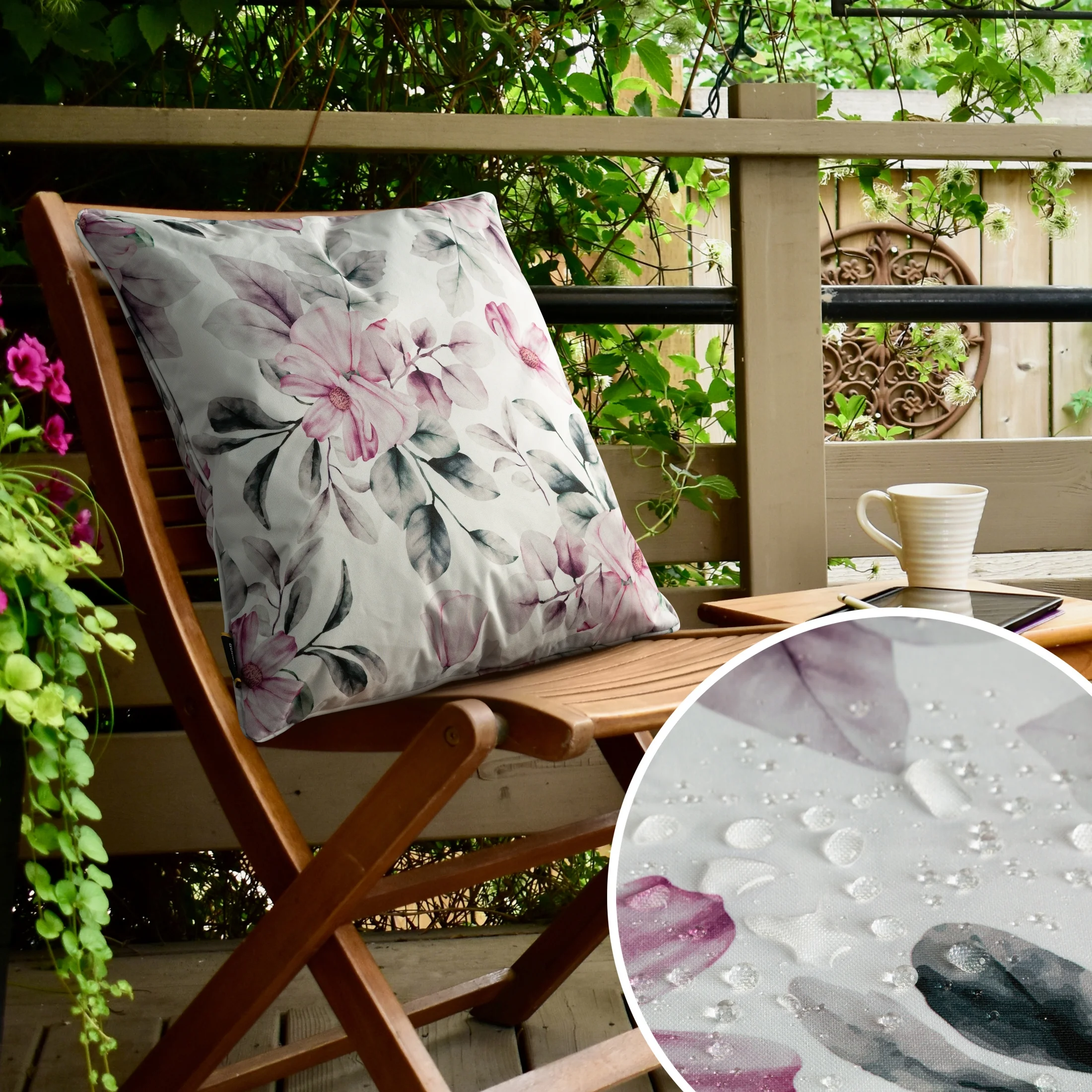 Poszewka na poduszkę 45x45 cm z tkaniny wodoodpornej biało, różowa idealna na taras oraz balkon zdobiona wzorem kwiatowym GARDEN | eurofirany