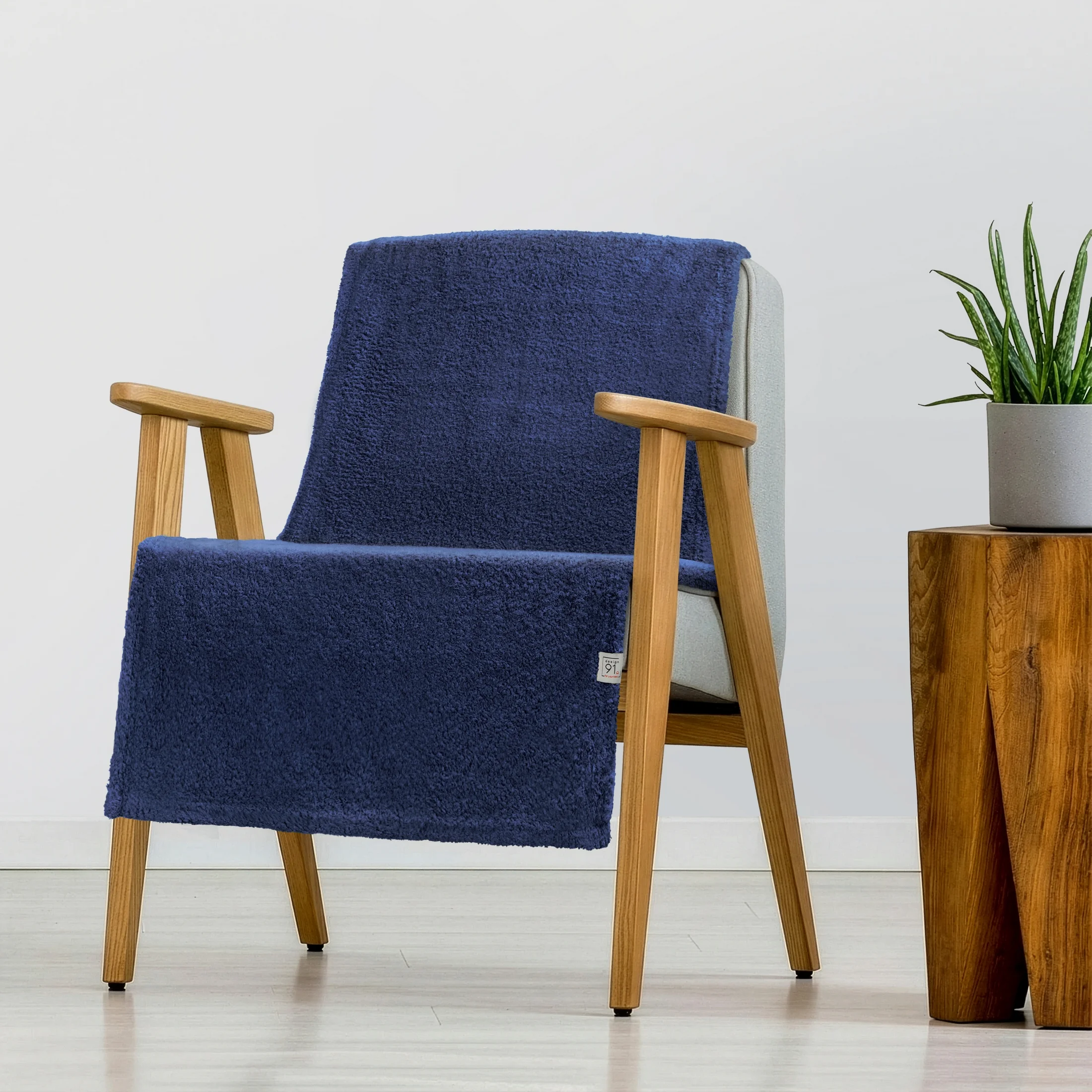 Narzuta na fotel z polaru 70x160 cm granatowa LORI Design 91 | 