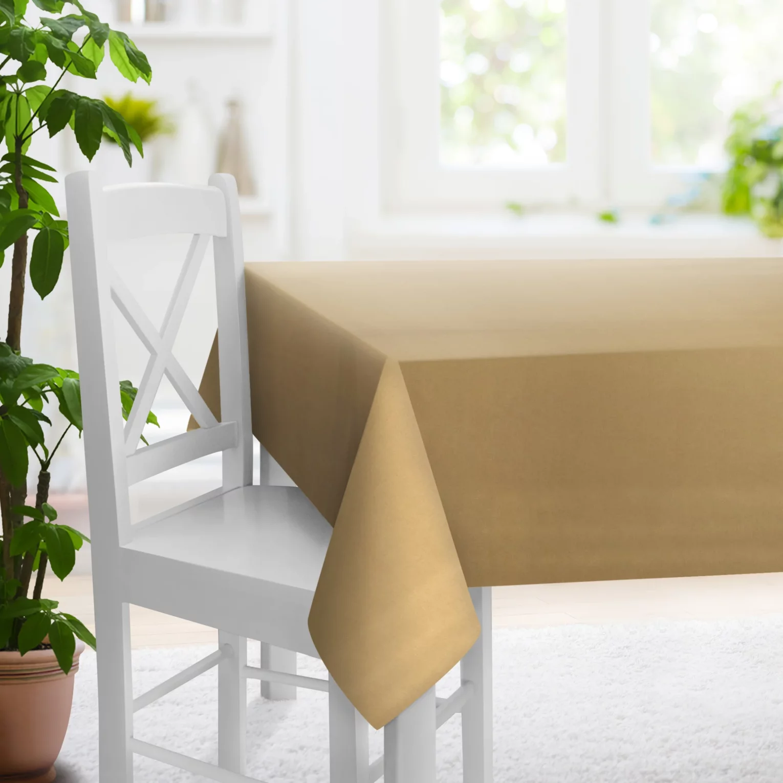 Obrus na wymiar jasnobeżowy z gładkiej tkaniny z delikatnym połyskiem