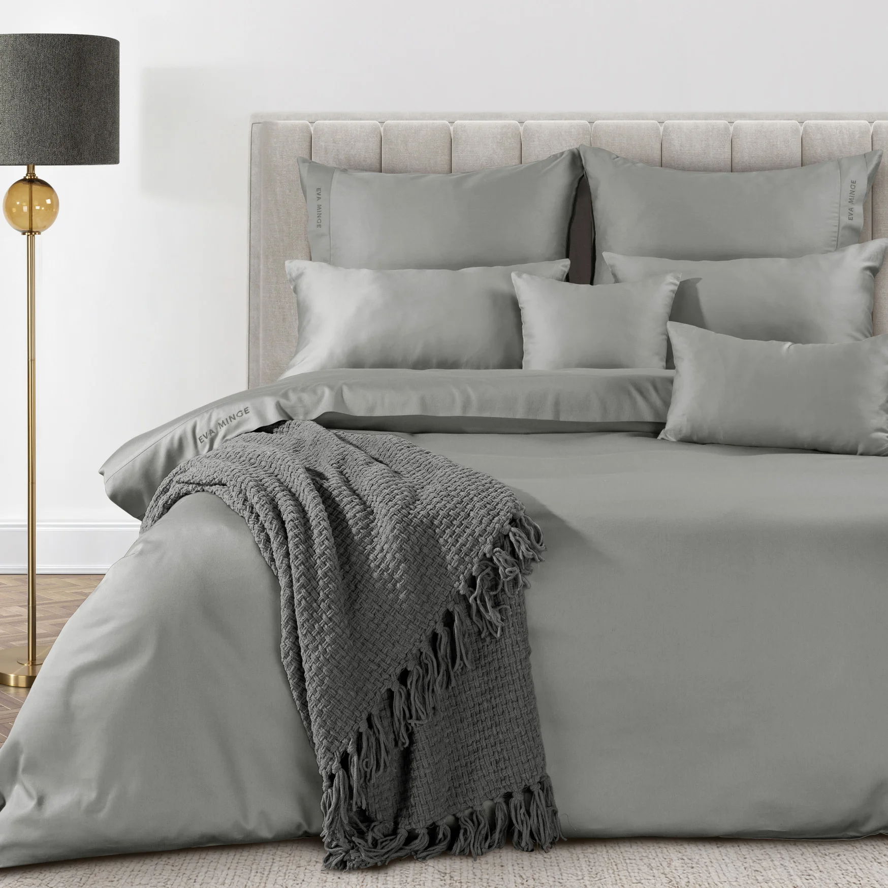 Pościel 220x200 cm z bawełny, makosatyny kolor stalowy z ozdobną kantą i haftem kolekcja MINGE ELEGANTE | eurofirany
