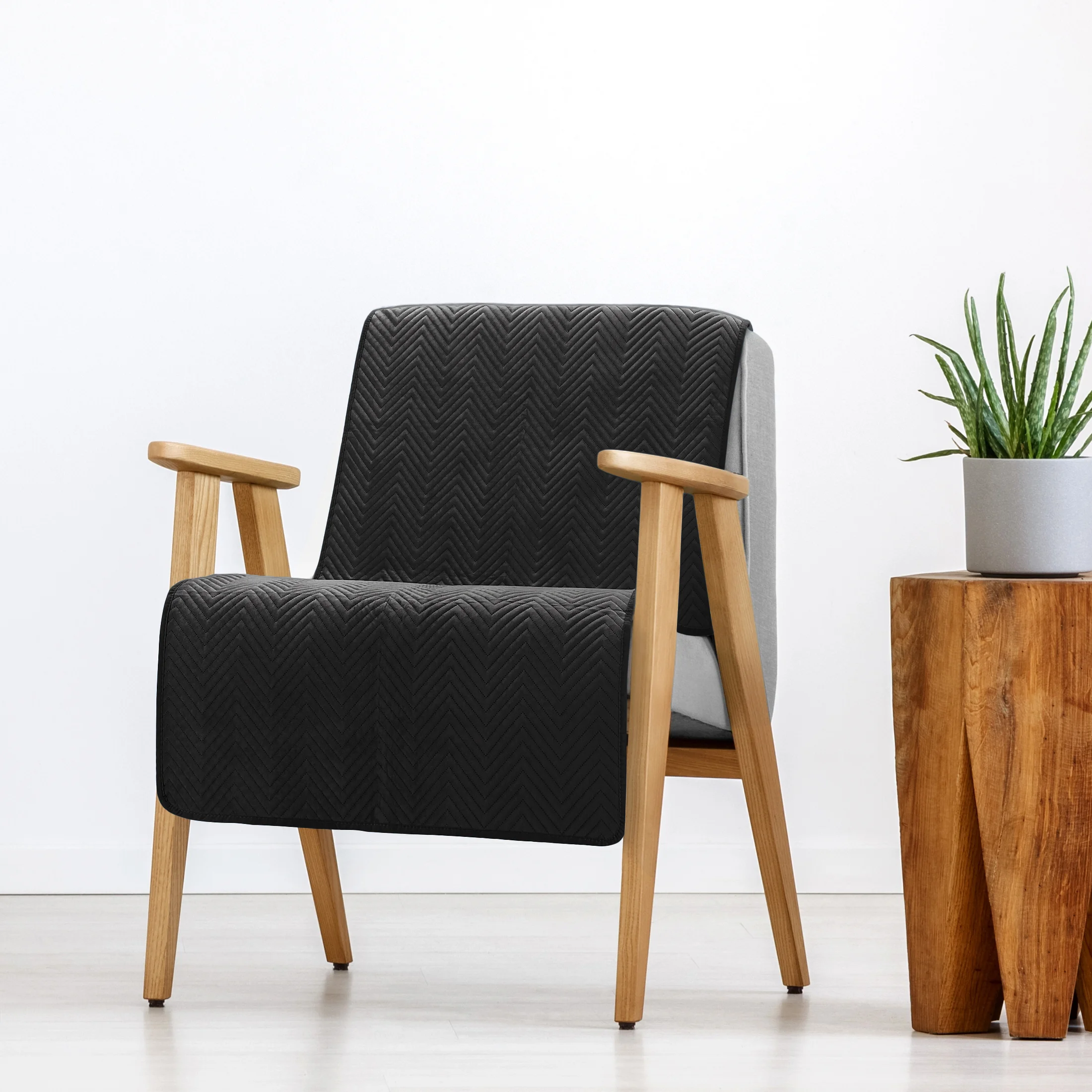 Narzuta welwetowa na fotel czarna 70x160 cm pikowana w jodełkę metodą hot press SOFIA Eurofirany Premium | eurofirany