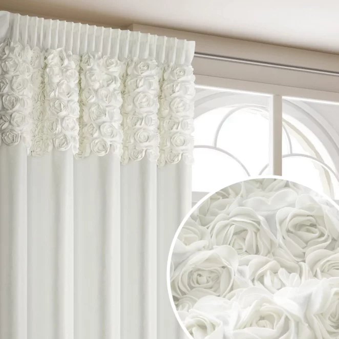 Zasłona kremowa z welwetu zdobiona aplikacją 3D róż 140x270 cm taśma - ROSES Eva Minge
