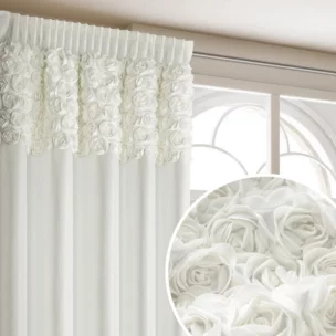 Zasłona kremowa z welwetu zdobiona aplikacją 3D róż 140x270 cm taśma - ROSES Eva Minge