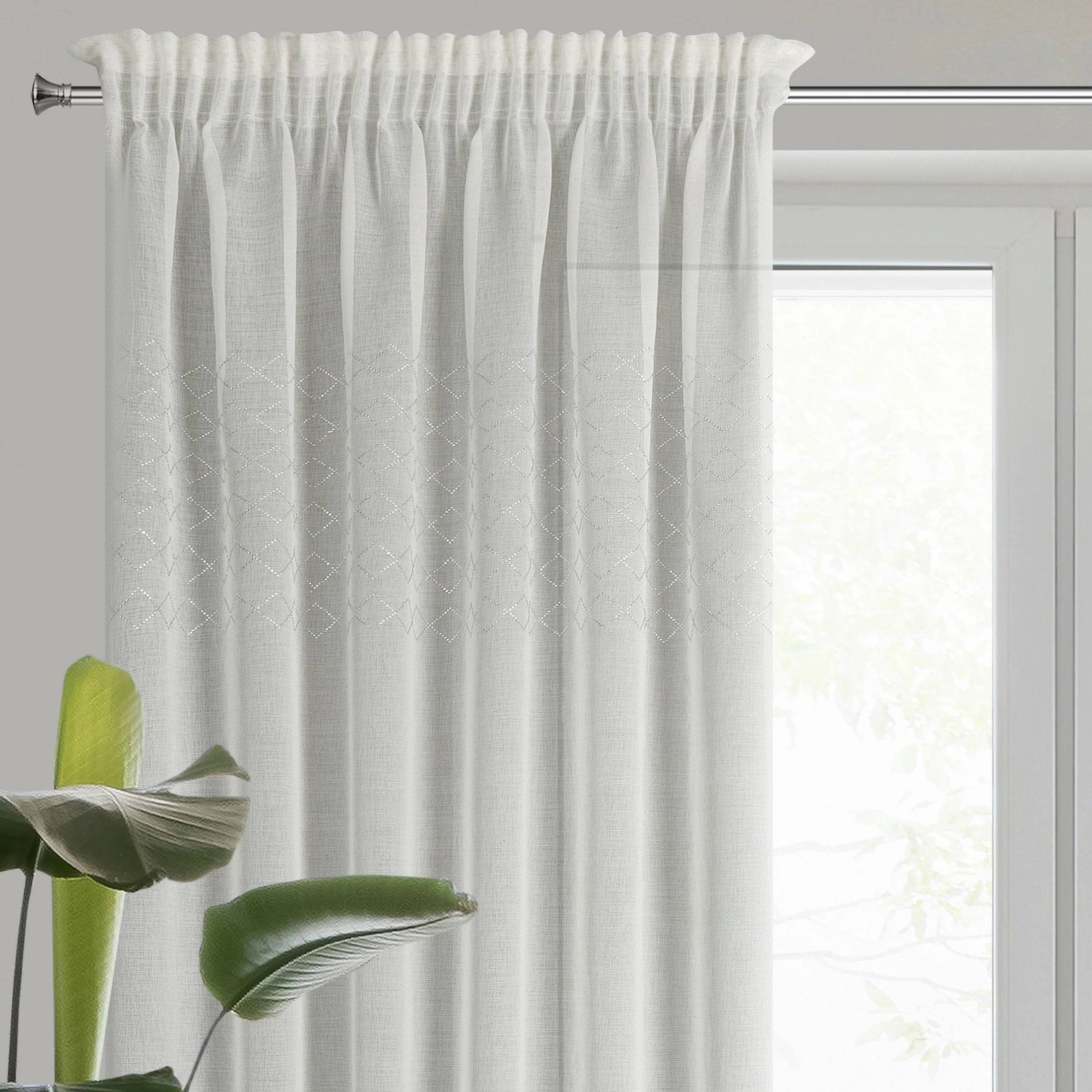 Firana biała z delikatnej etaminy zdobiona błyszczącym pasem kryształków 140x270 cm taśma KLOE | eurofirany