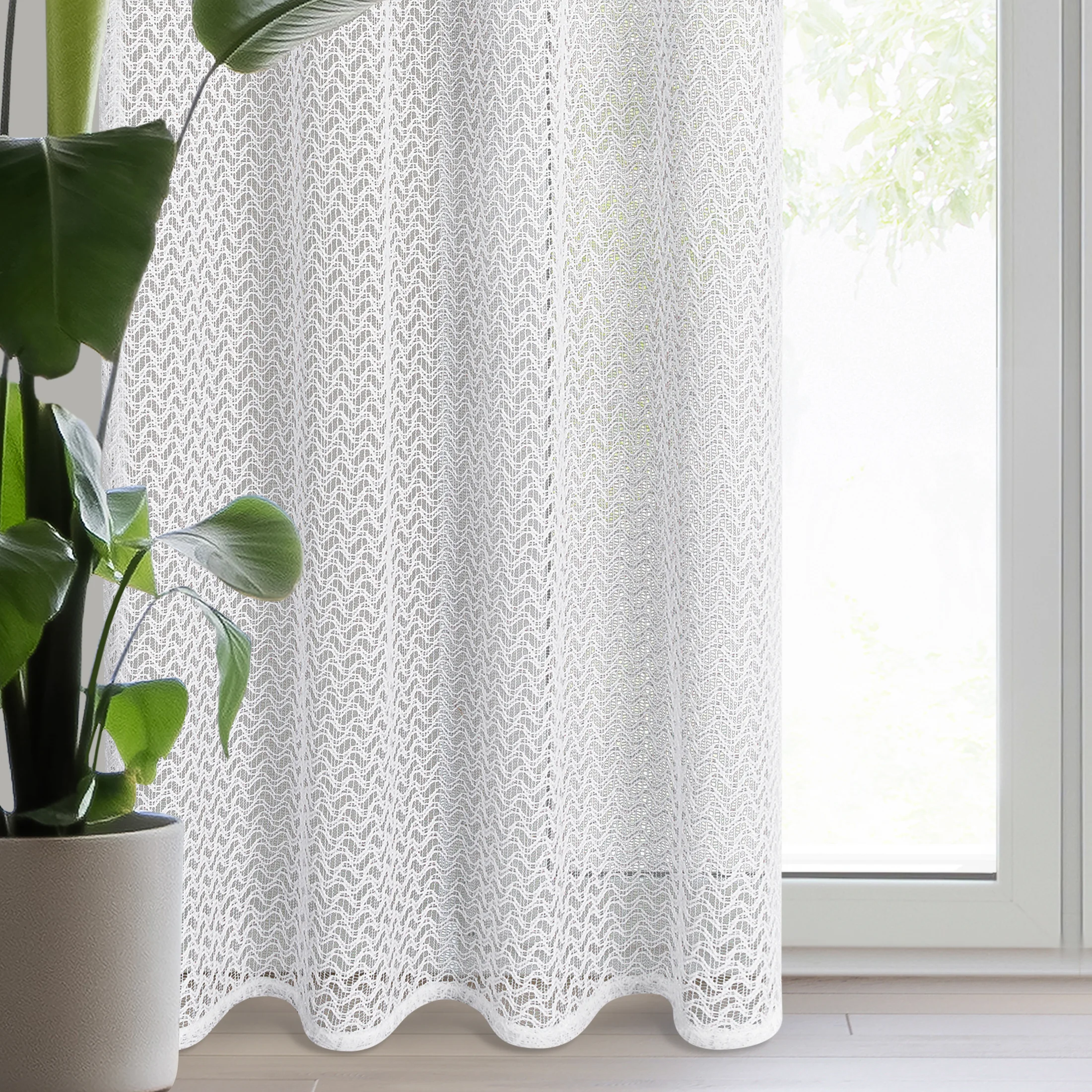 Firana biała z siateczki zdobiona szenilową nicią 140x250 cm przelotka CLARA | eurofirany