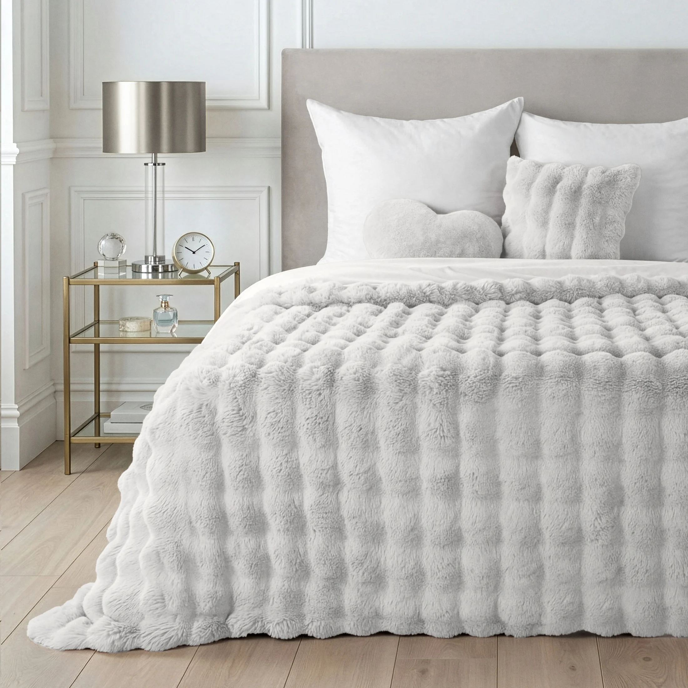 Koc 220x200 cm biały z miękkiej tkaniny futerkowej z efektem 3D LILY | eurofirany