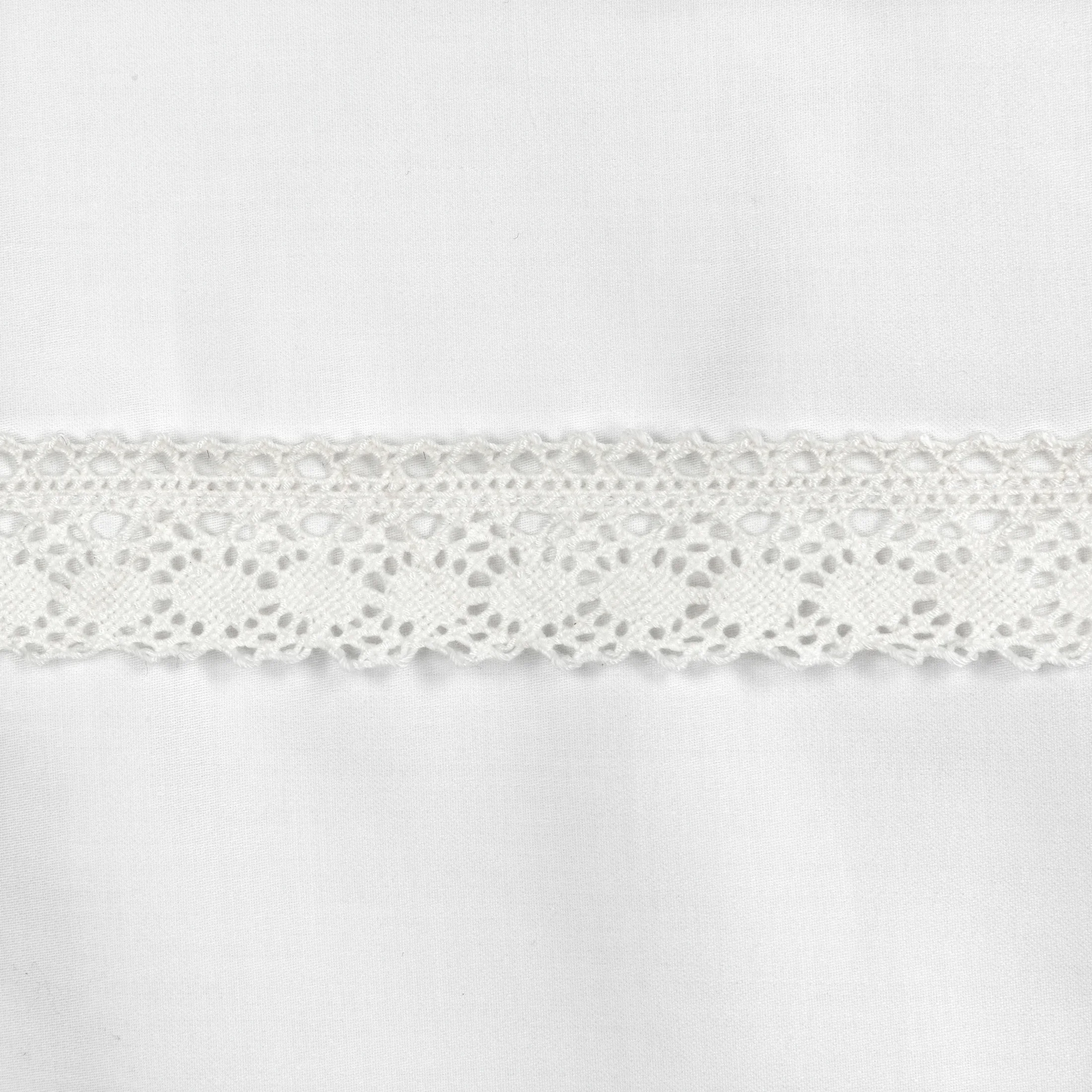 Pościel 160x200 cm komplet 3 częściowy z satyny bawełnianej kolor biały zdobiona elegancką koronką RETRO 5