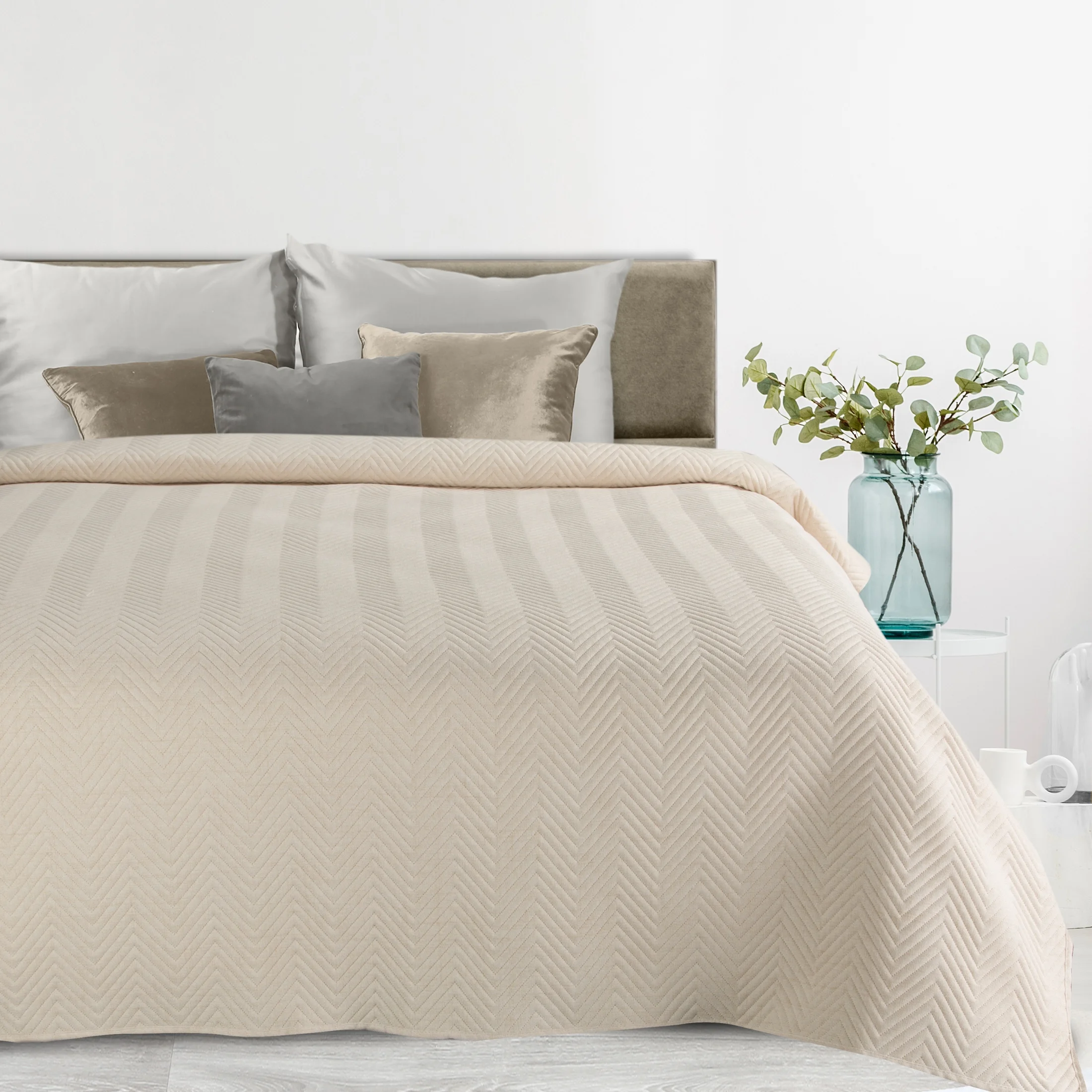 Narzuta z tkaniny o strukturze lnu kremowa 200x220 cm pikowana w wzór jodełki LEN 3 Eurofirany Premium |