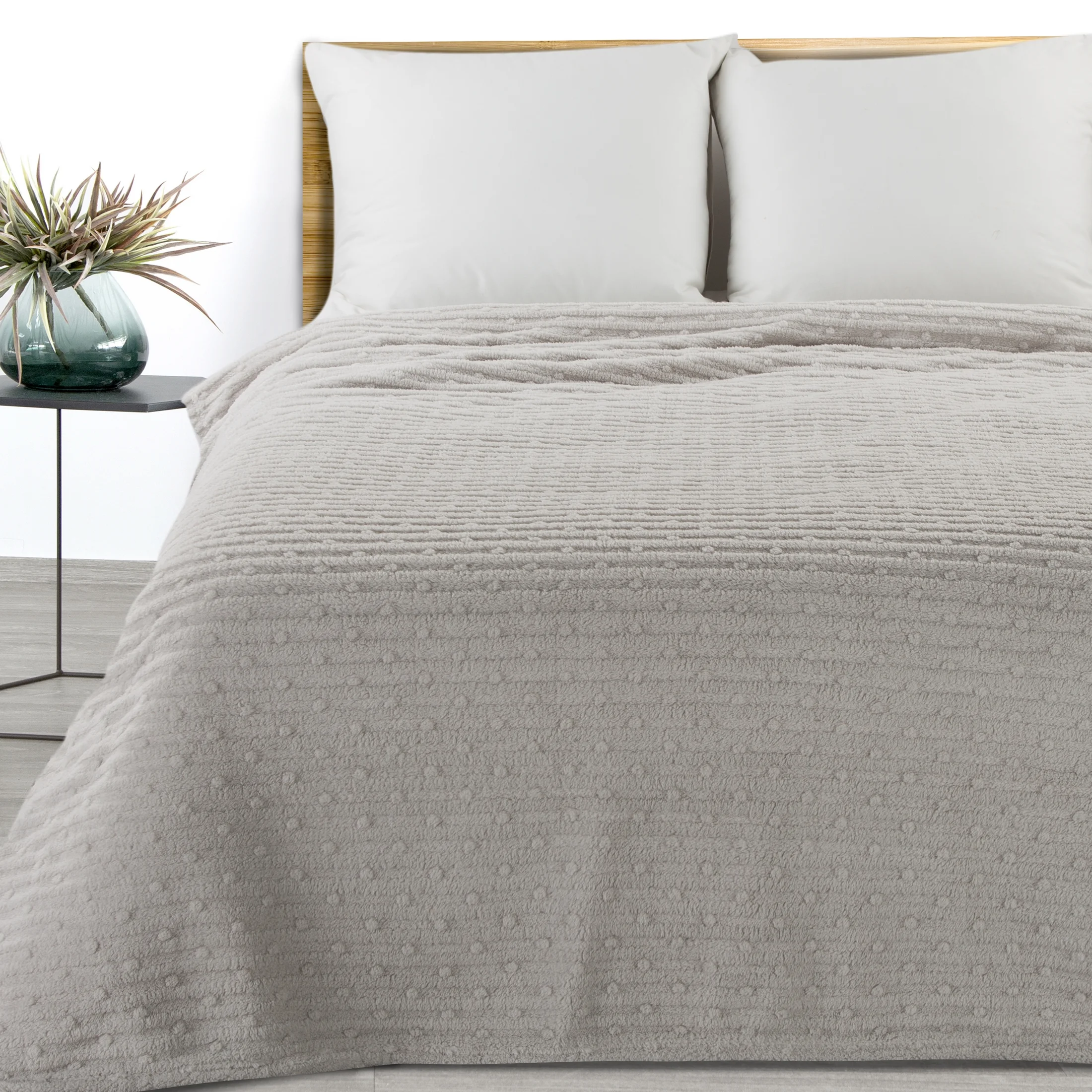 Koc 150x200 cm srebrny z wytłaczanym wzorem pasów LISA Design 91