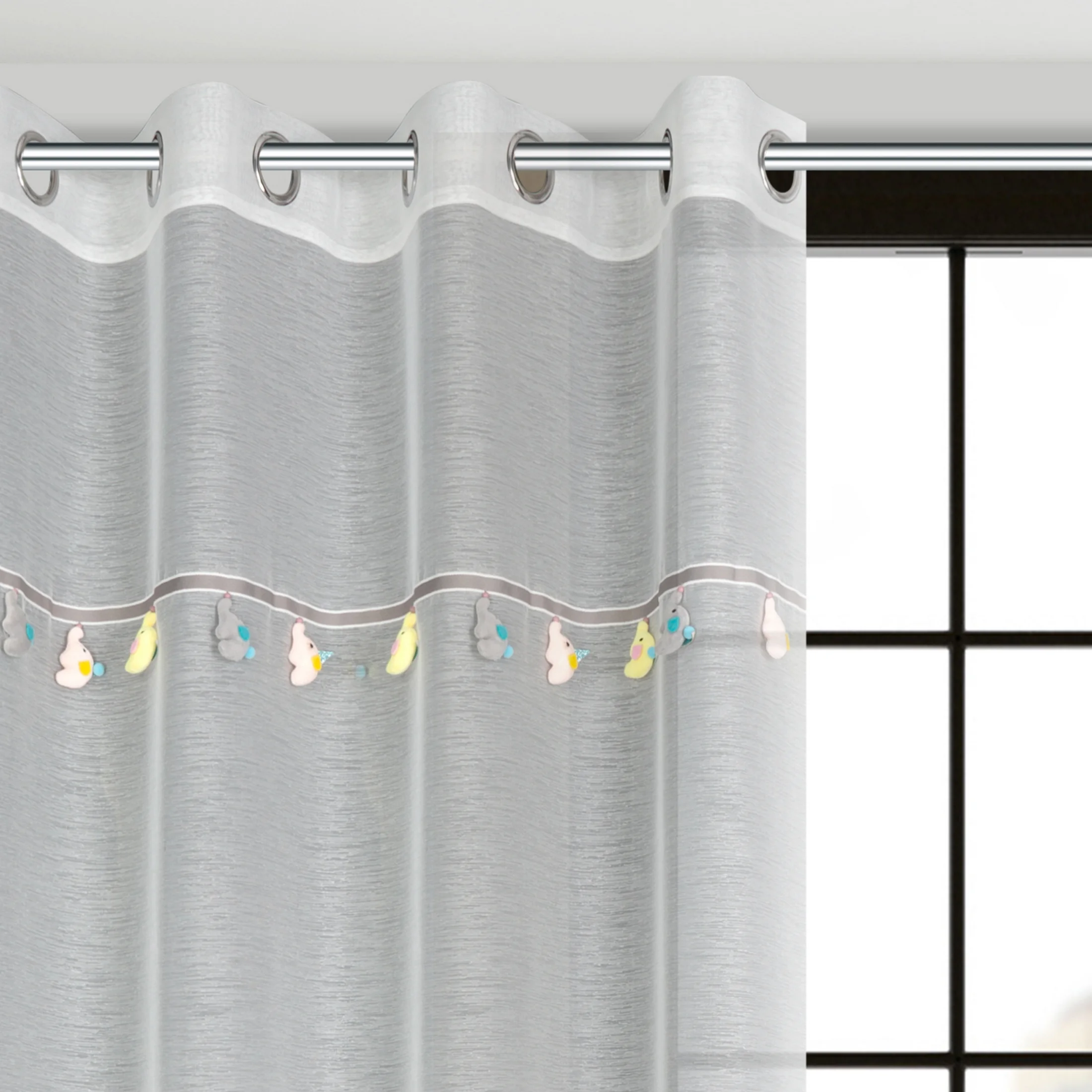 Firana kremowa z etaminy zdobiona taśmą dekoracyjną z wiszącymi trójwymiarowymi słonikami 140x250 cm przelotka KIDS | eurofirany