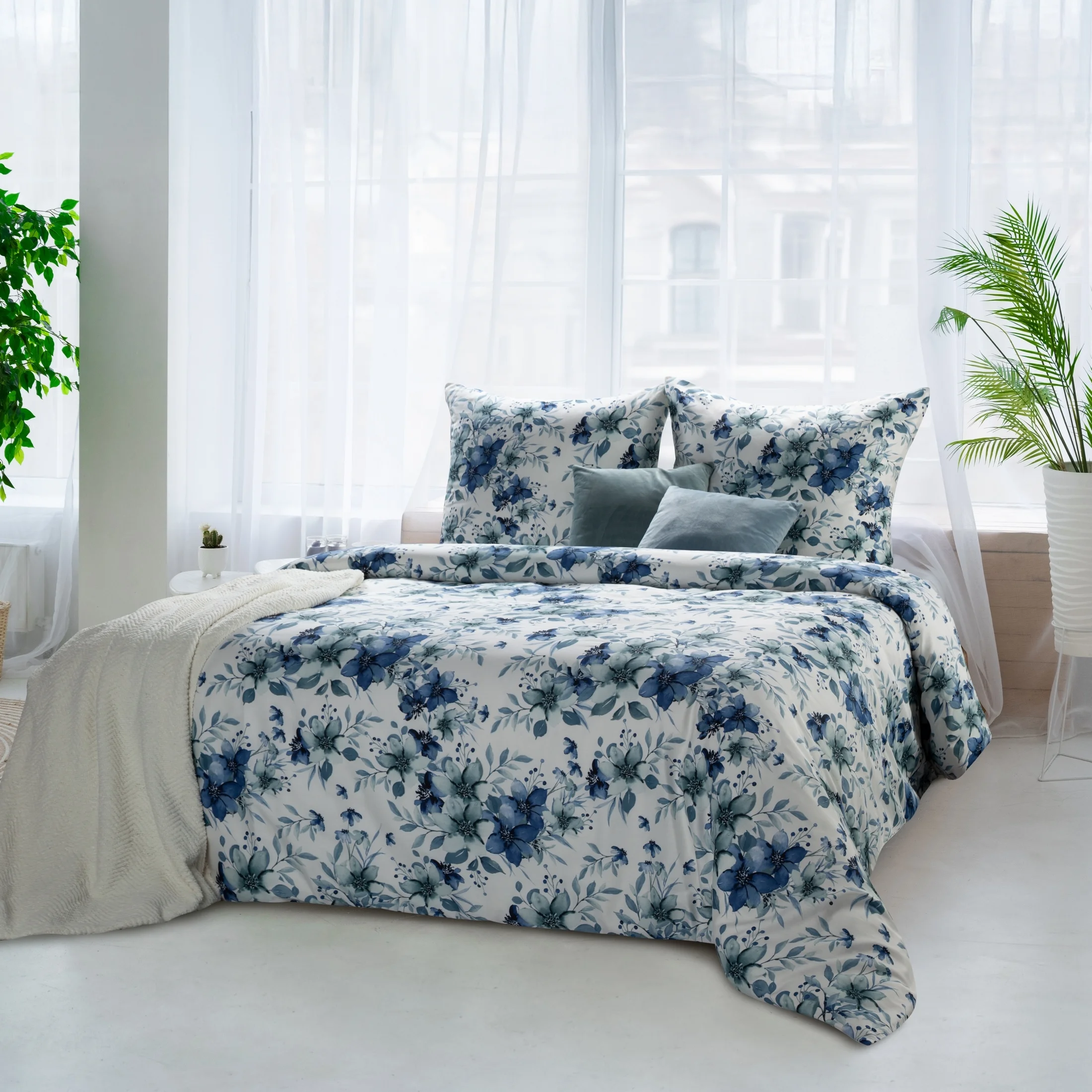 Pościel 140x200 cm bawełniana kolor biały, niebieski z wzorem kwiatowym SPRING 54 | eurofirany