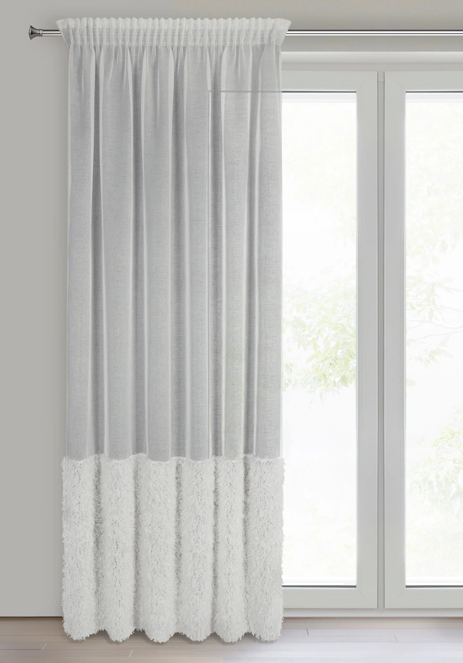 Firana biała z etaminy zdobiona w dolnej cześci firany puszystą futrzaną aplikacją 140x270 cm taśma MARION