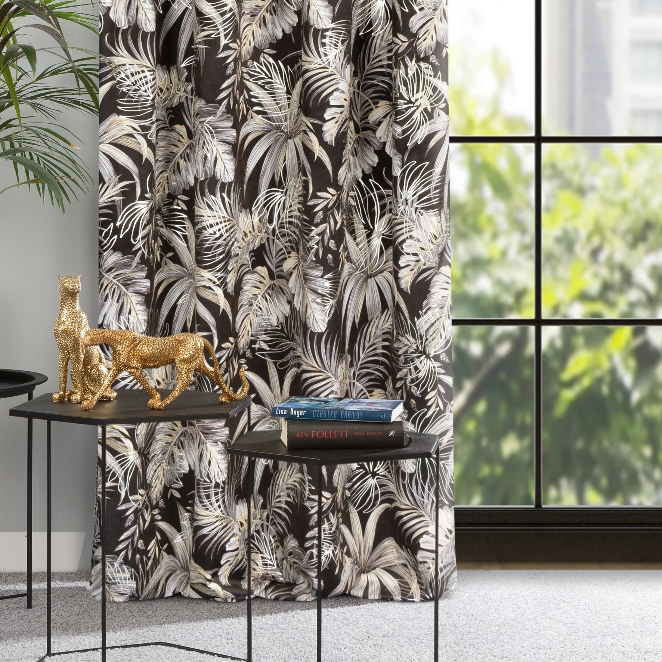 Zasłona czarno, srebrna w liście ze srebrnym akcentem,welwetowa 140x270 cm taśma - RODOS | eurofirany
