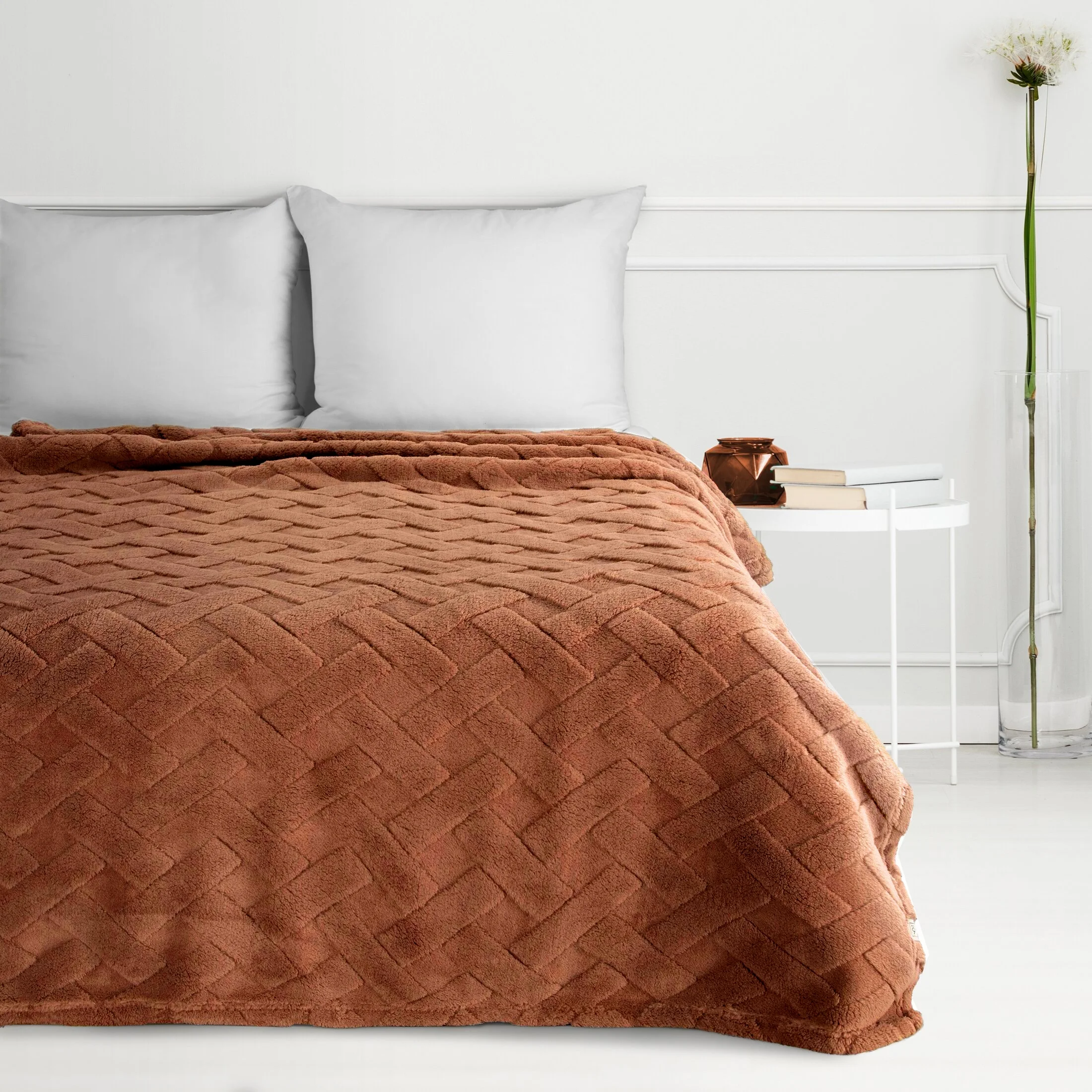 Koc flano 200x220 cm ceglasty zdobiony wytłaczanym wzorem CARO Design 91