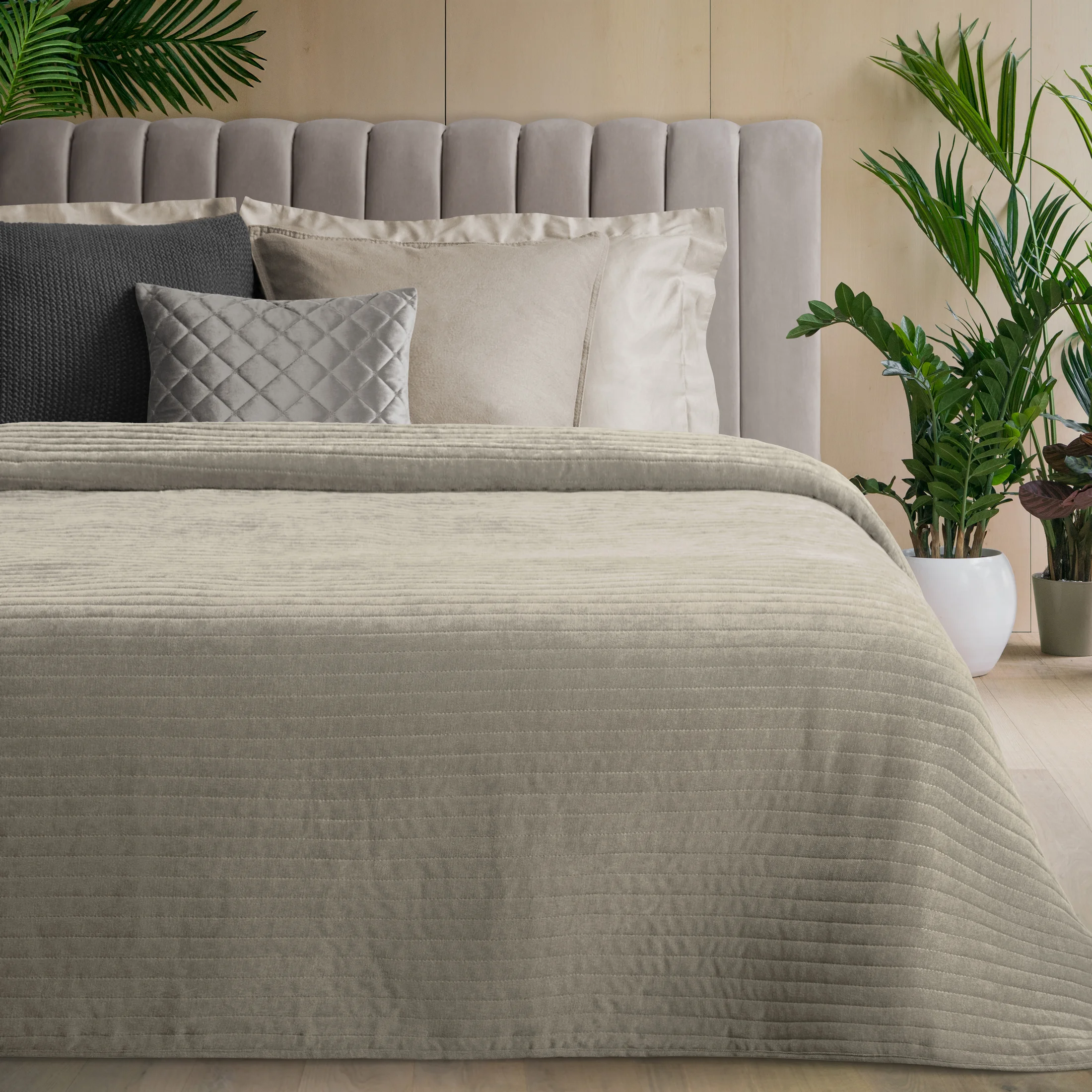 Narzuta szenilowa beżowa 170x210 cm pikowana metoda hot press - GLORI | eurofirany