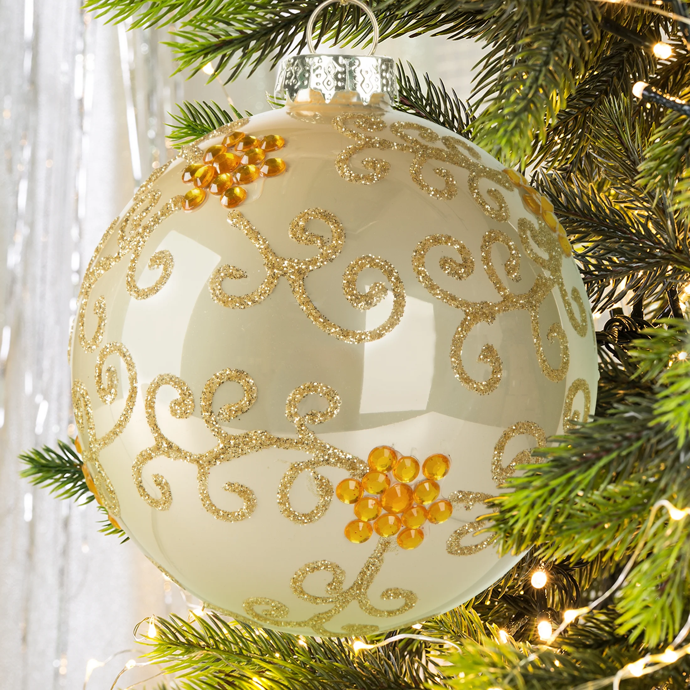 Bombka choinkowa ręcznie zdobiona ornamentowym wzorem i aplikacją z kryształków | eurofirany