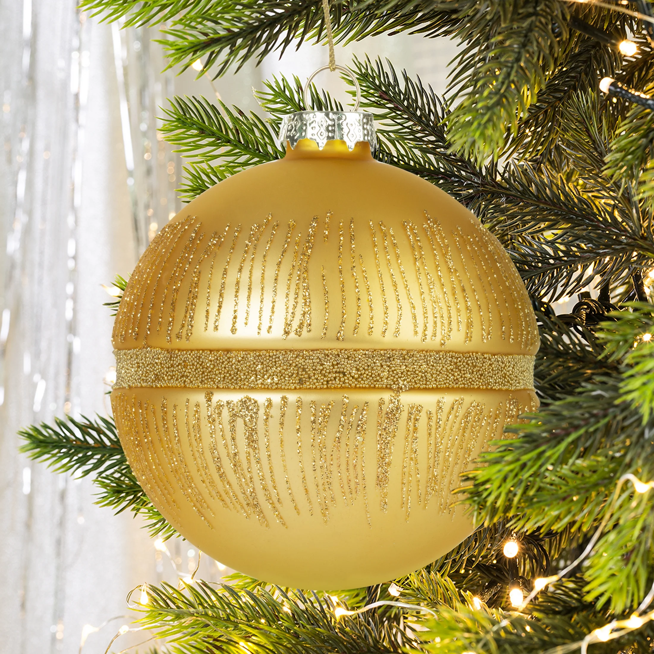 Bombka choinkowa z wytłoczeniem zdobiona brokatowym wzorem i drobnymi koralikami | eurofirany
