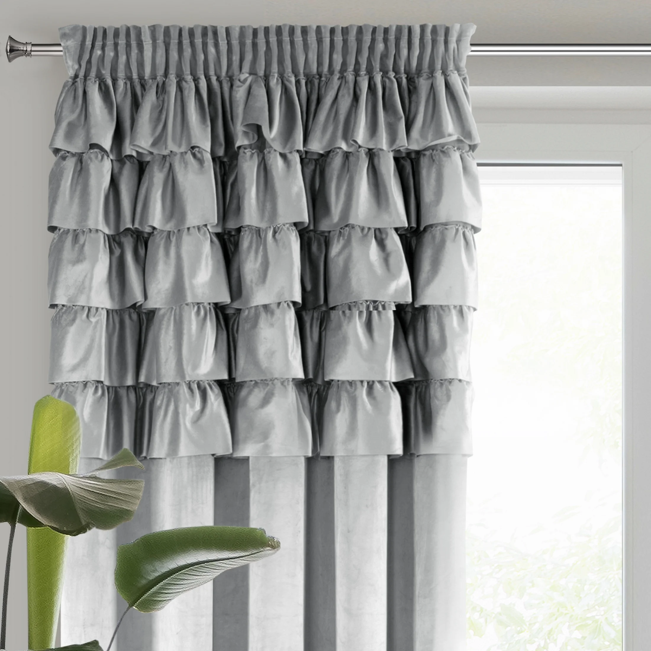 Zasłona welwetowa srebrna zdobiona falbanami 140x270 cm taśma - AURA | eurofirany