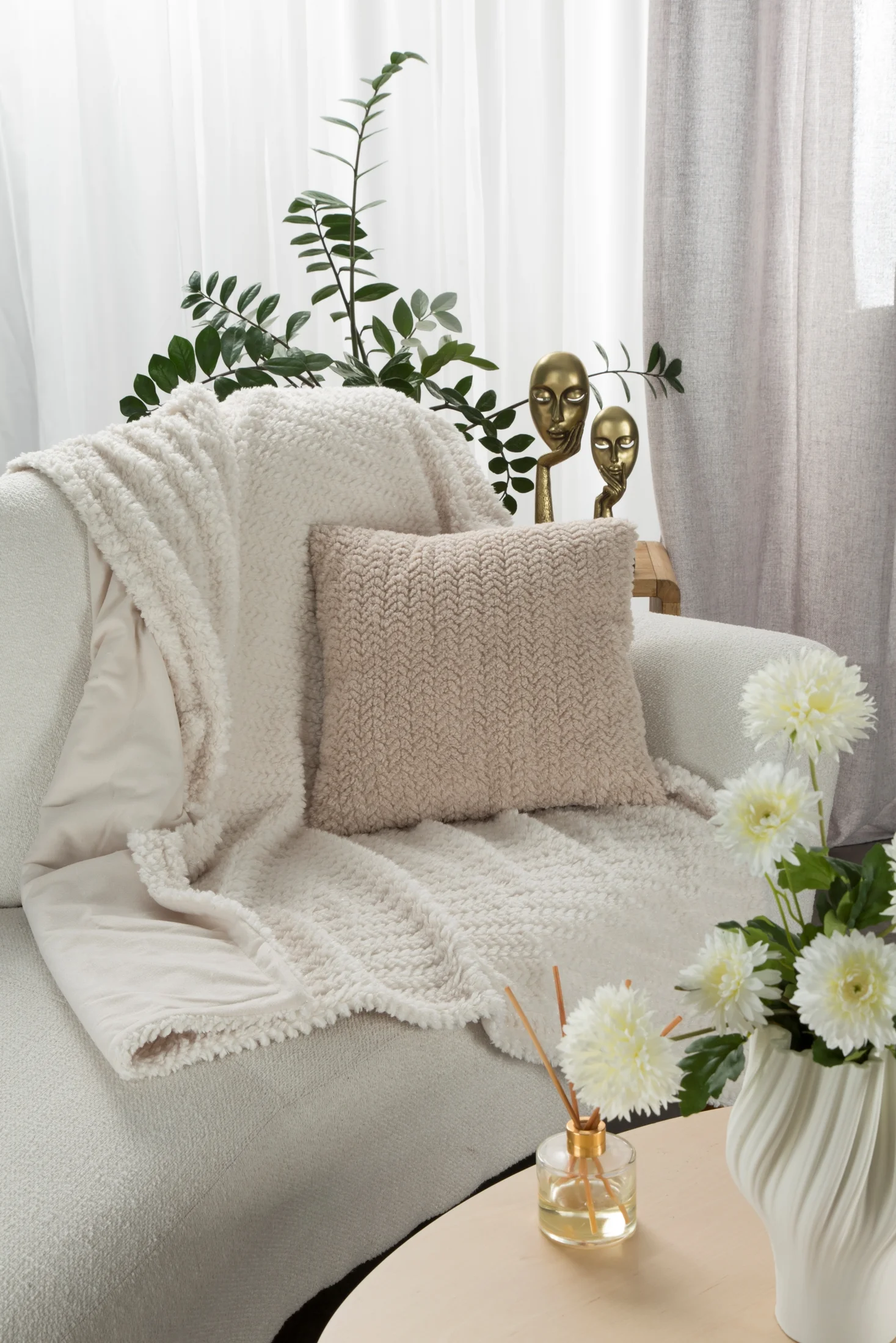 Narzuta-koc kremowy 130x170 cm z przyjemnego futerka LARIS | eurofirany