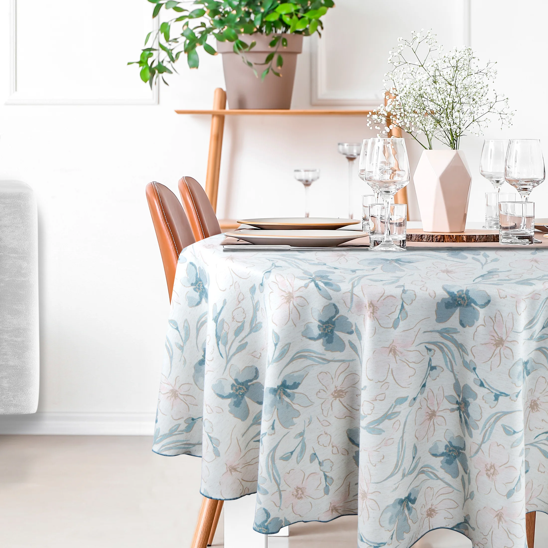 Obrus okrągły naturalno, jasnoniebieski średnica 150 cm INES 10 z nadrukowanym motywem pastelowych kwiatów