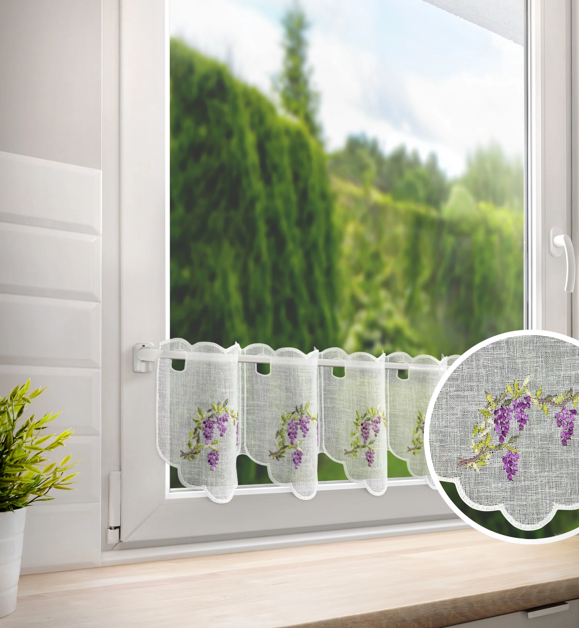 Tkanina firanowa zazdrostka z etaminy zdobiona haftem letnich pnących winogron