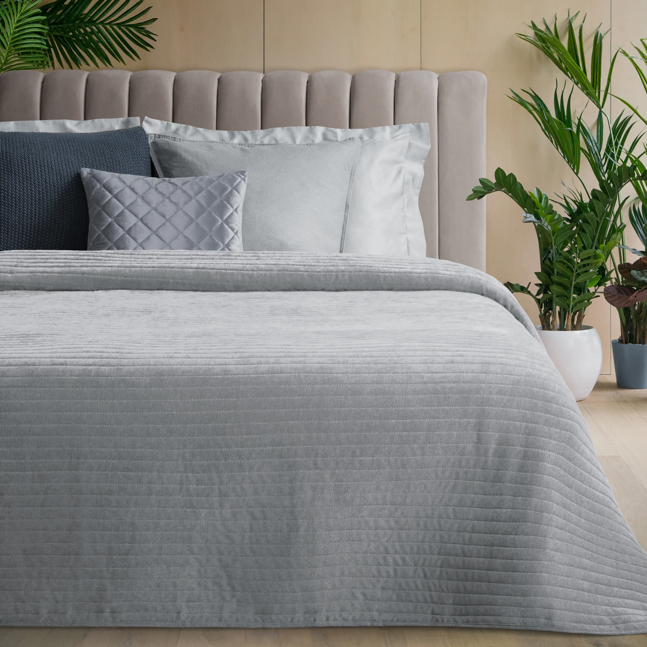 Narzuta szenilowa srebrna 220x240 cm pikowana metoda hot press - GLORI | eurofirany