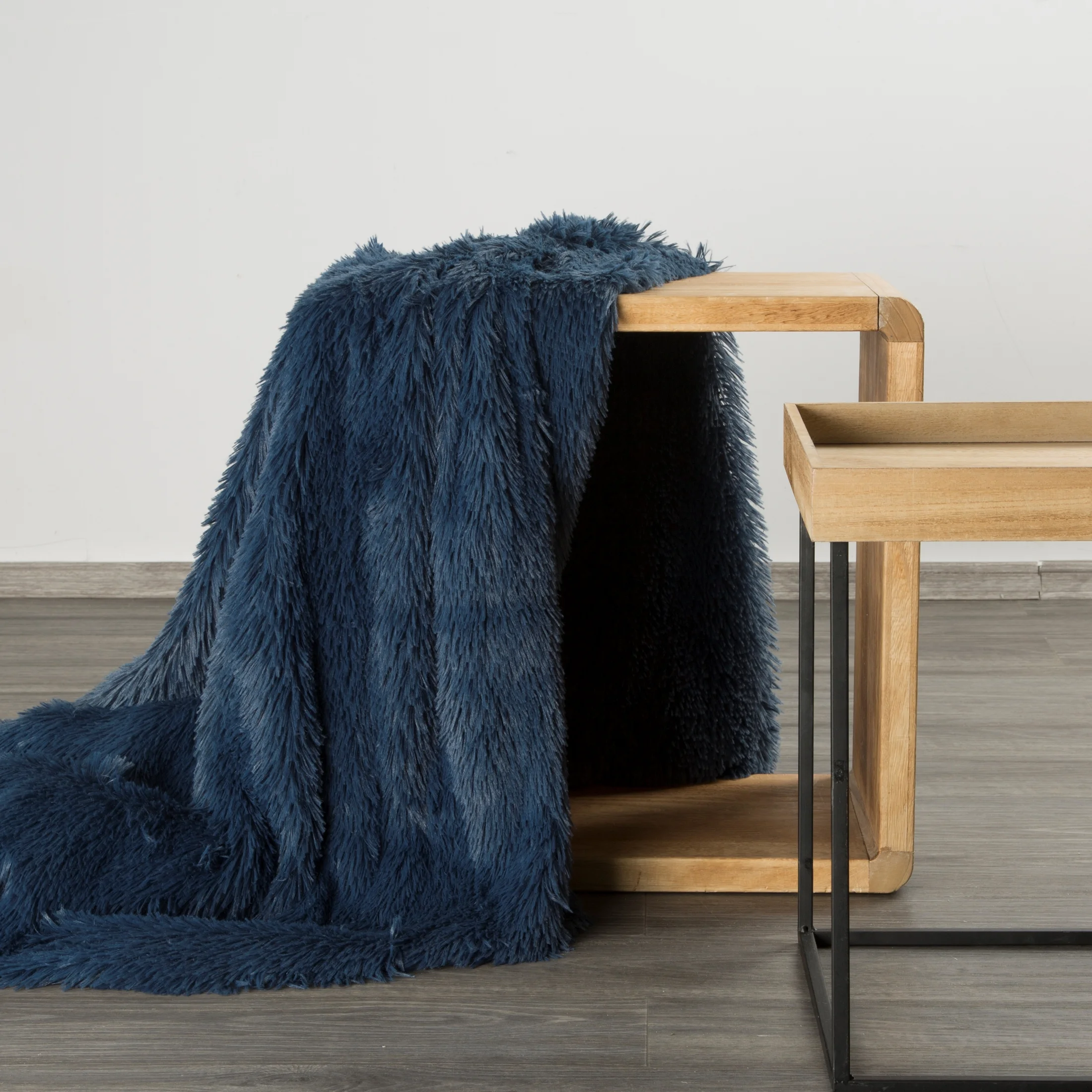Koc o strukturze miękkiego futra 200x220 cm granatowy TIFANY 1 Design 91 | eurofirany