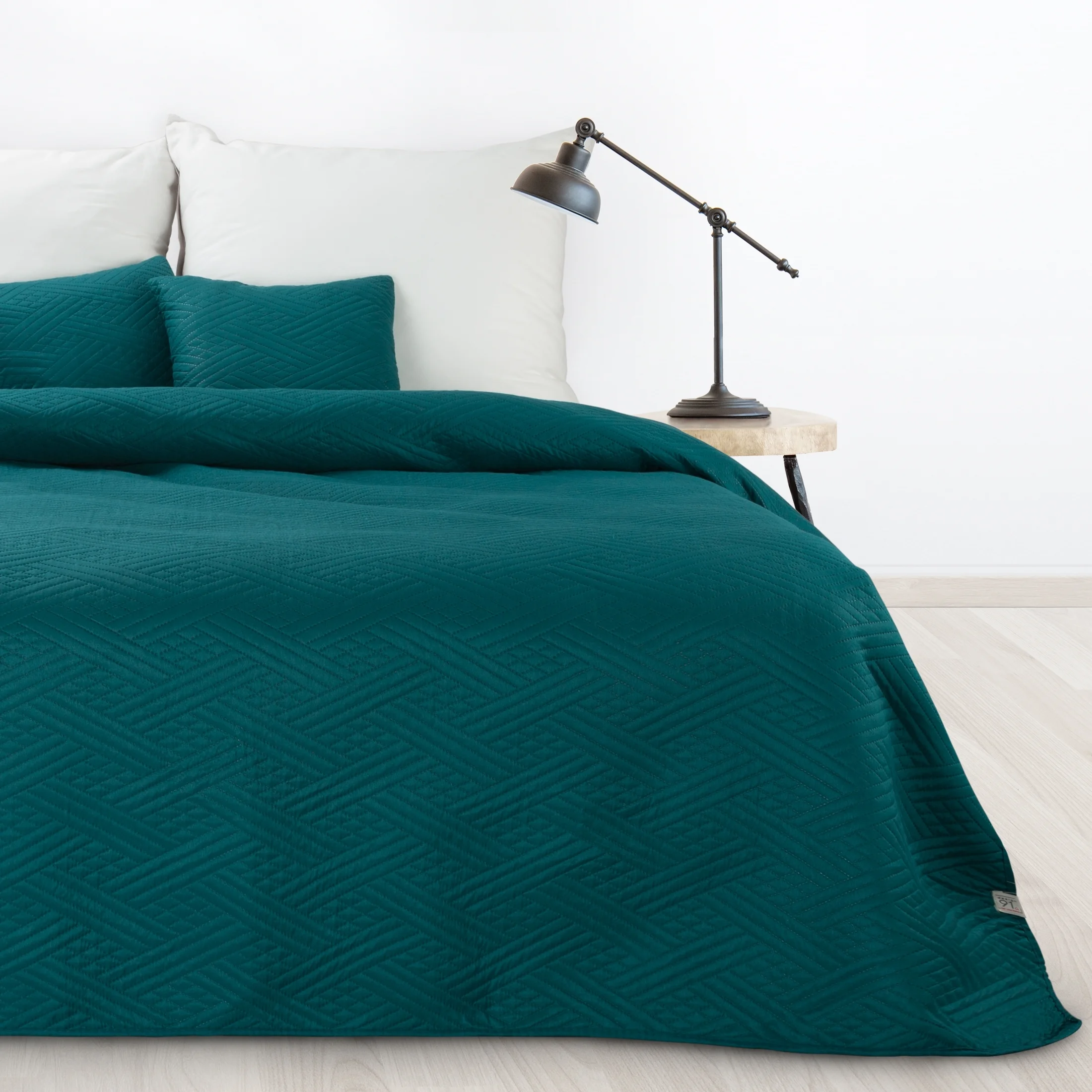 Zestaw narzuta oraz poszewka ciemno turkusowa 200x220 cm z geometrycznym wzorem wykonana techniką hot press BONI Design 91 |