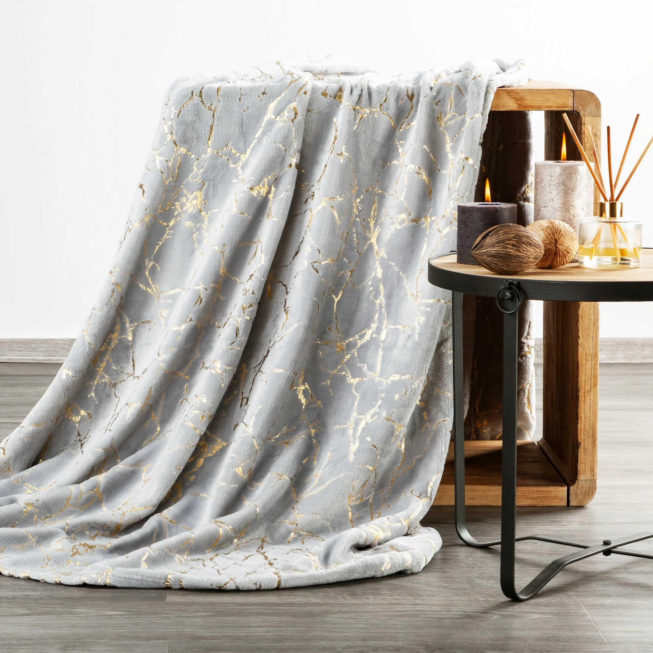 Koc 150x200 cm srebrno, złoty z błyszczącym nadrukiem marmurku GLAMO Design 91 | eurofirany