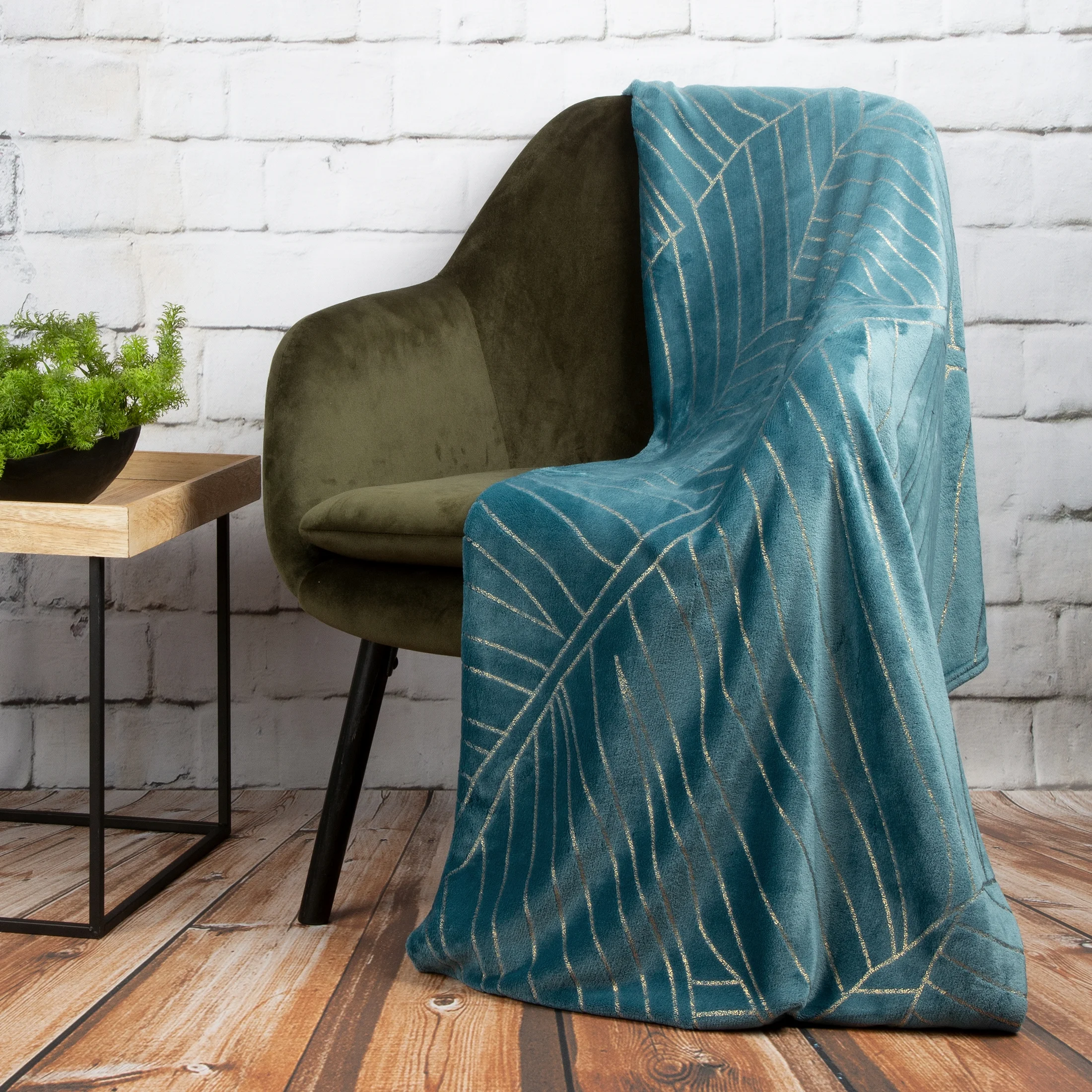 Koc 150x200 cm turkusowy ze złotym nadrukiem z motywem liści bananowca LUNA | 