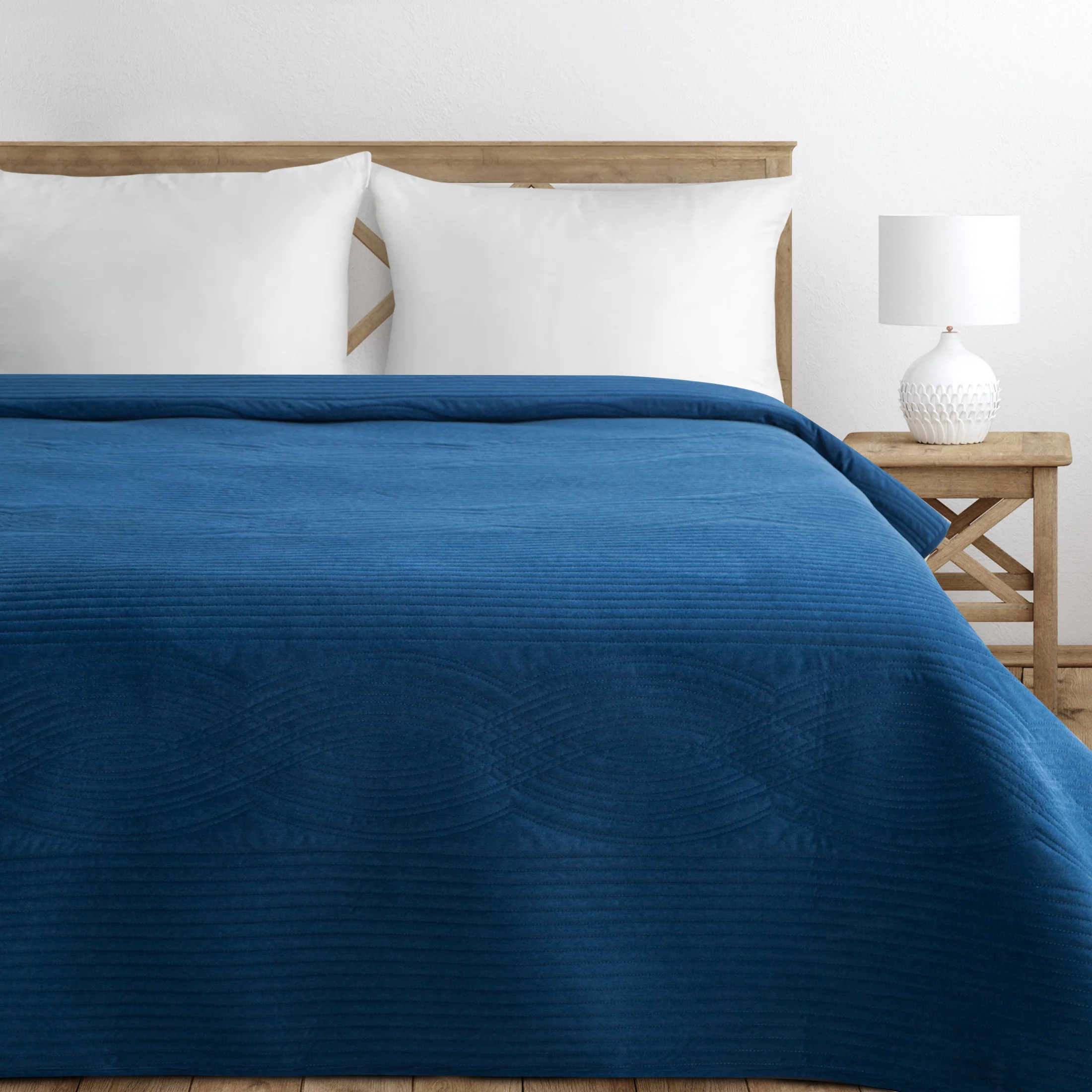 Narzuta welwetowa granatowa 220x240 cm pikowana metodą hot press w wzór geometryczny - VELVET2 | eurofirany