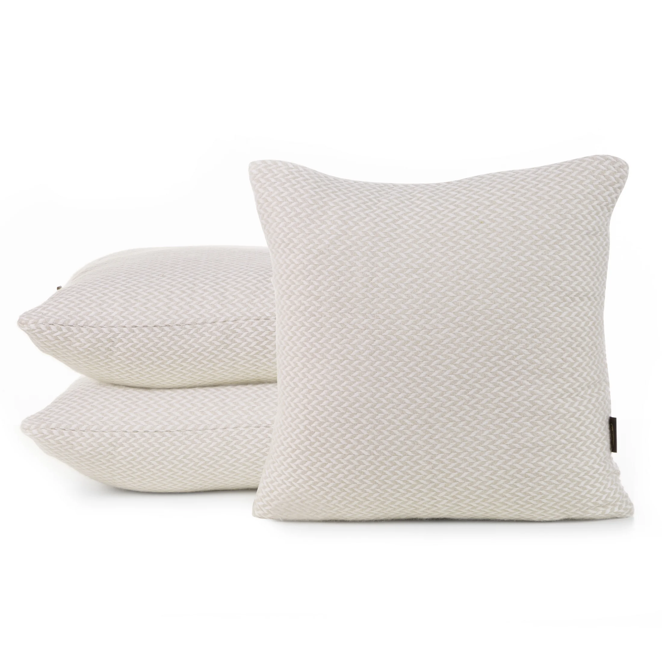 Poszewka na poduszkę 45x45 cm beżowo, biała z drobnym wzorem jodełki AKRYL 3