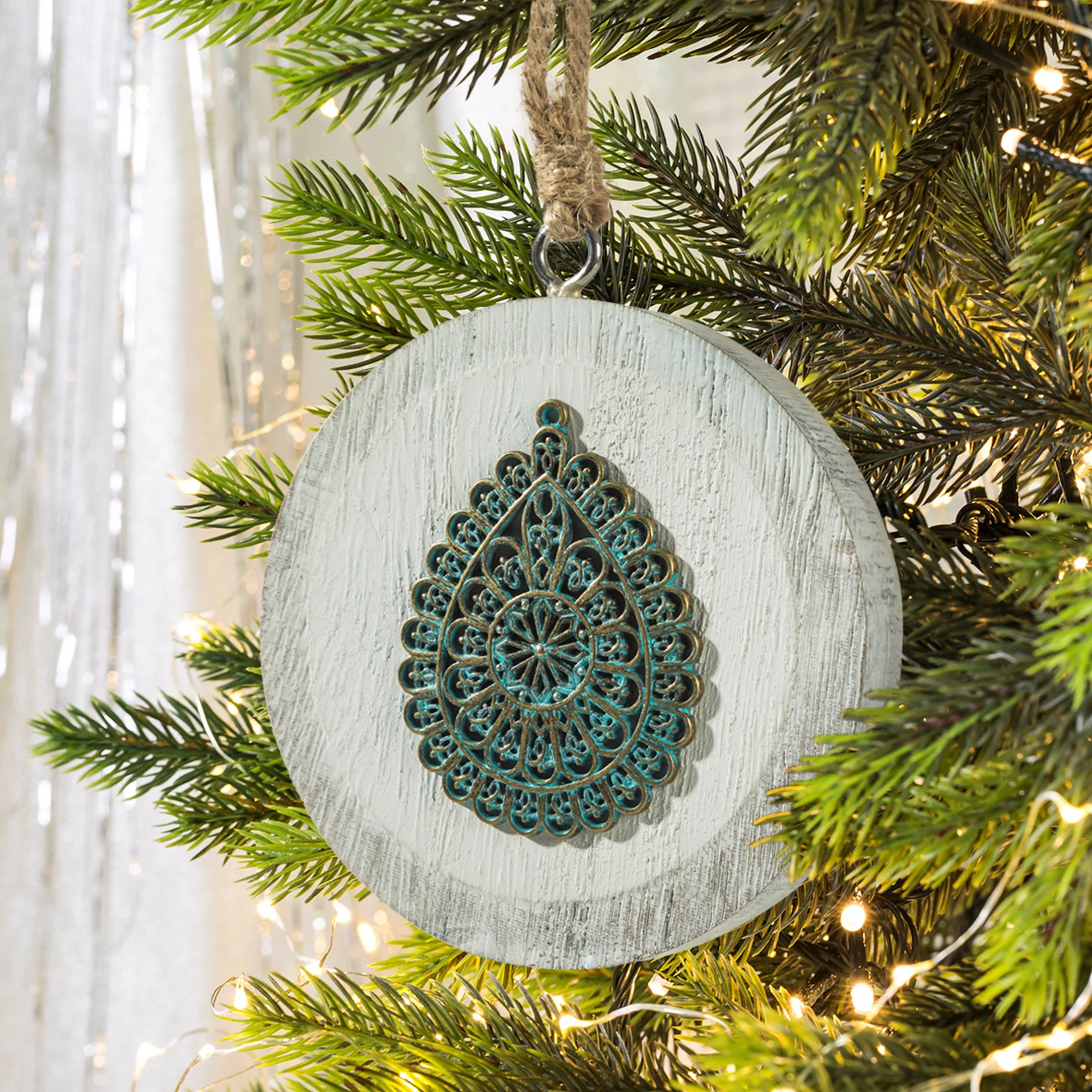 Ozdoba choinkowa KELLY medalion z drewna i metalu | eurofirany
