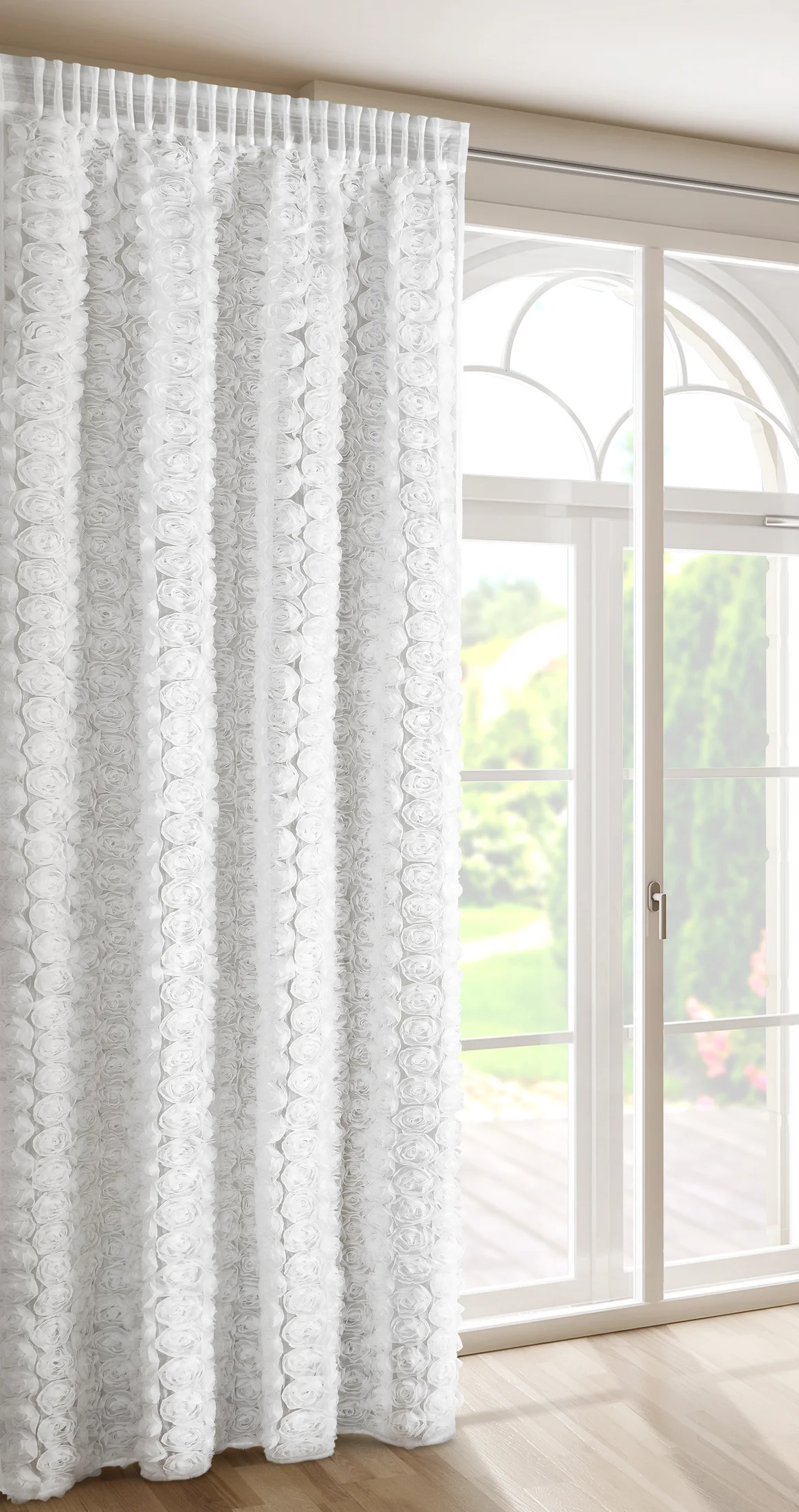 Zasłona biała z siateczki zdobiona różami 3D 140x270 cm taśma - ROSES1 Eva Minge