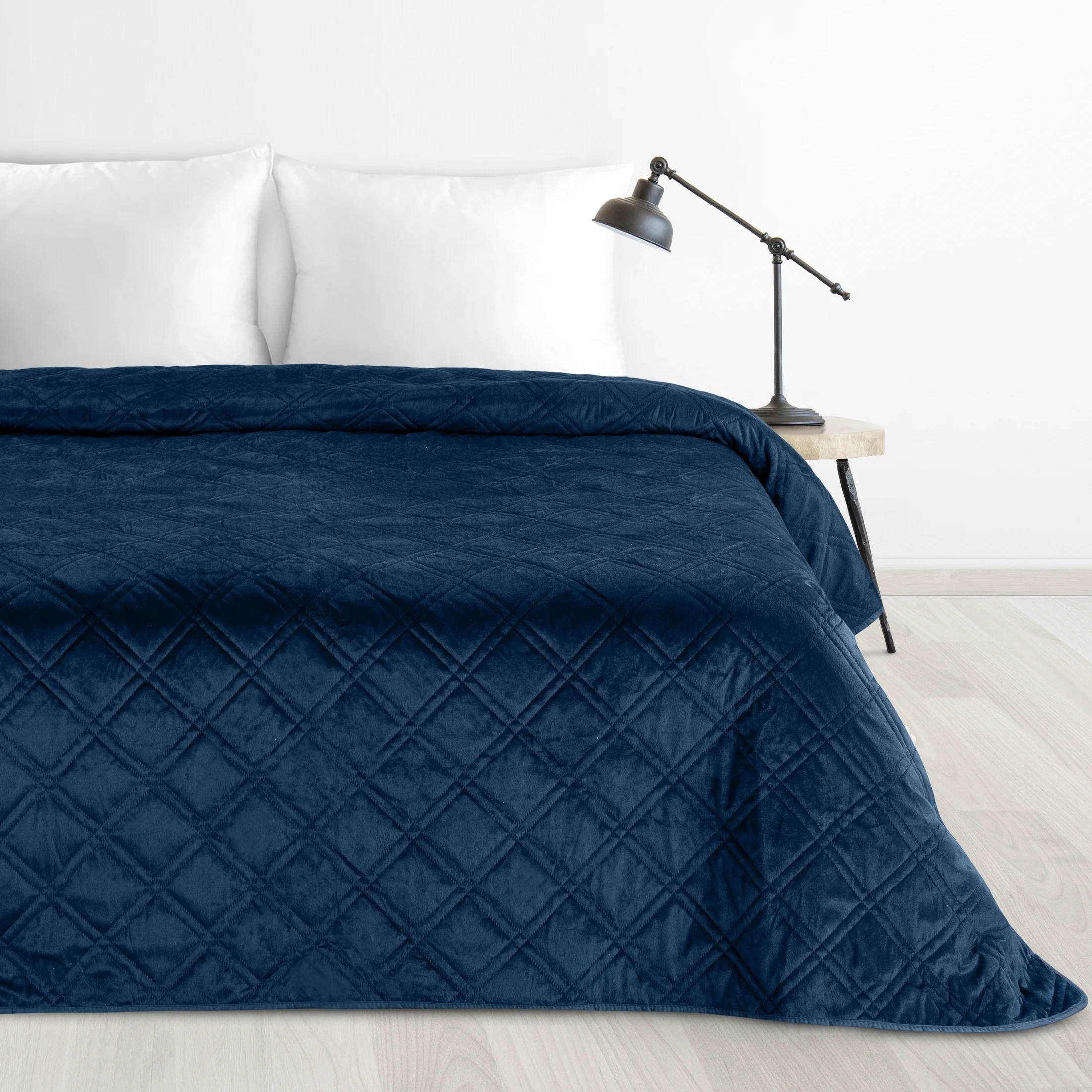 Narzuta welwetowa granatowa 200x220 cm pikowana metodą hot press wzór geometryczny LUIZ 8 Design 91 | eurofirany