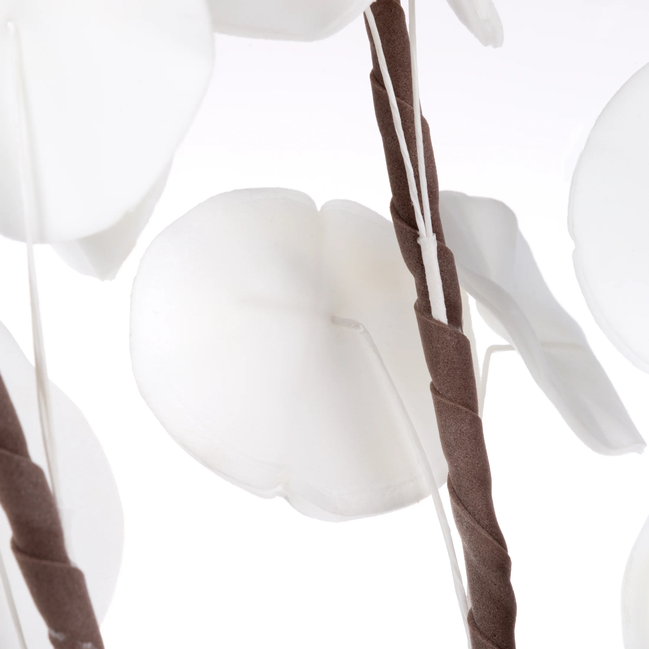 Gałązka sztuczna z liśćmi biała z pianki plastycznej 90 cm