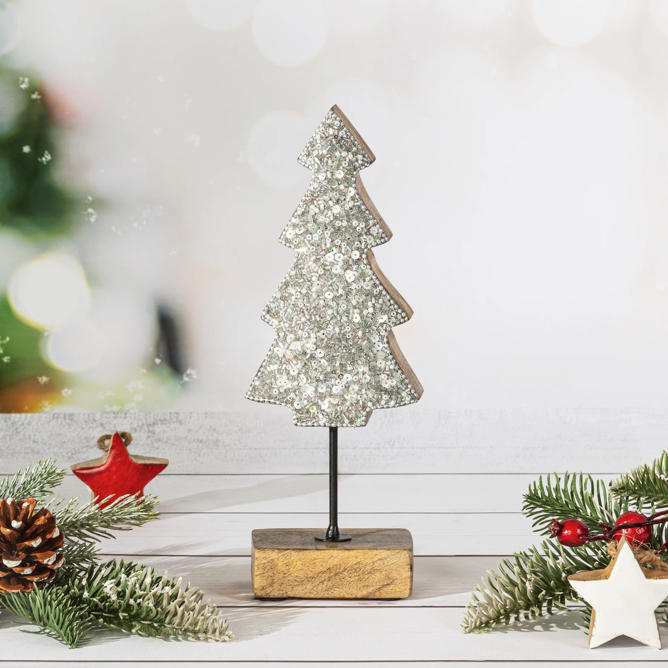 Figurka drewniana CHOINKA na metalowej nóżce zdobiona błyszczącymi cyrkoniami i koralikami