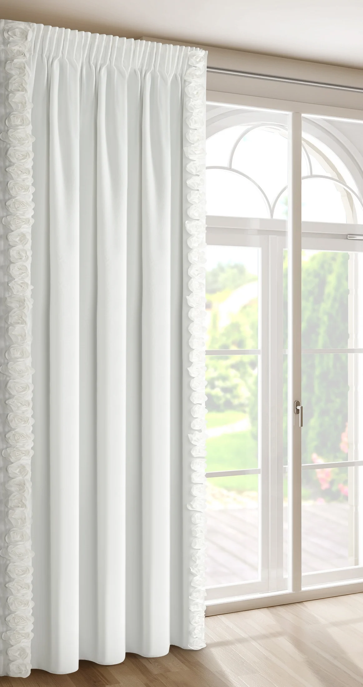 Zasłona kremowa z welwetu zdobiona aplikacją 3D róż 140x270 cm taśma - ROSES Eva Minge