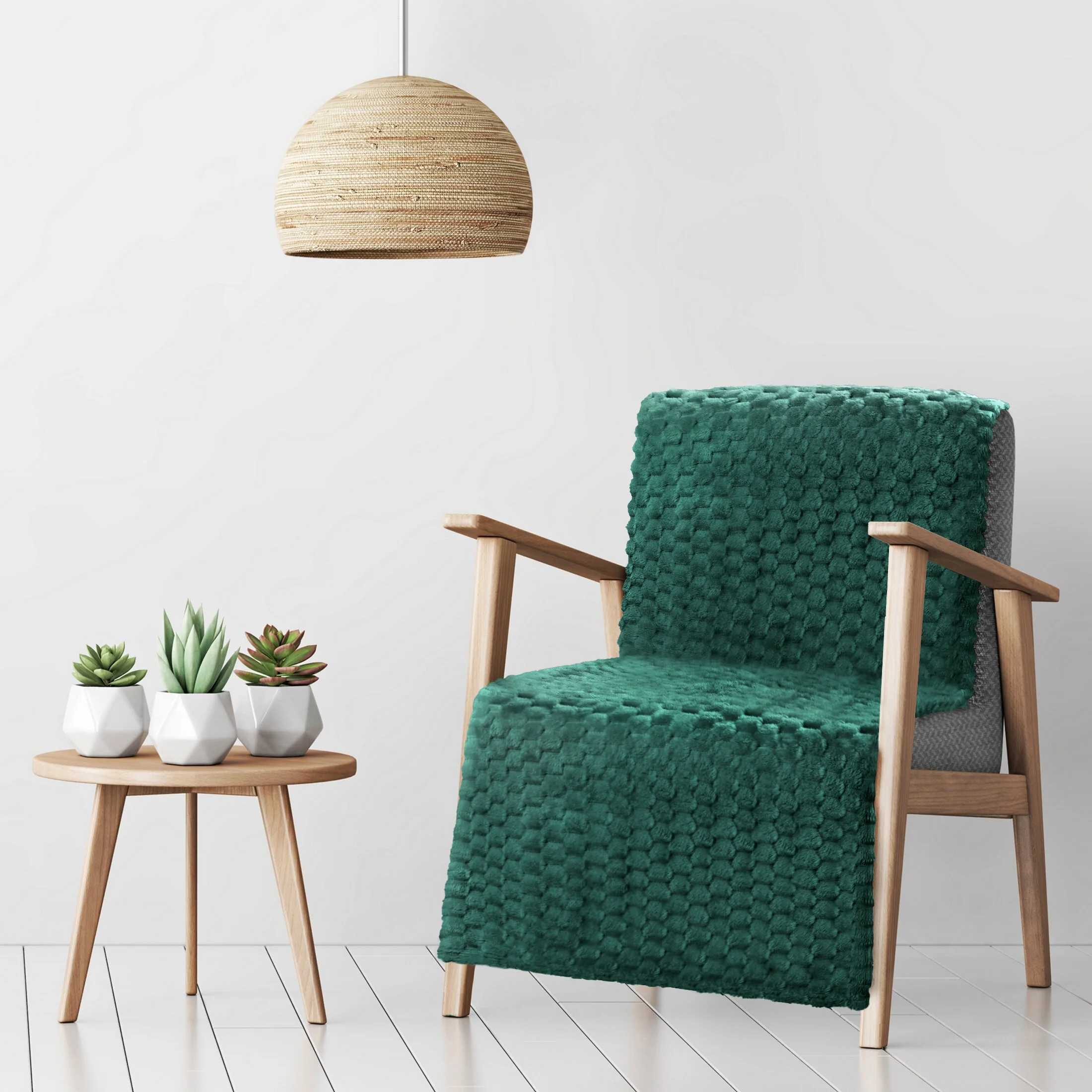 Narzuta na fotel-koc 70x160 cm ciemnozielona miękka i miła w dotyku z wytłaczanym wzorem jodełki CINDY 5 Design 91 | 