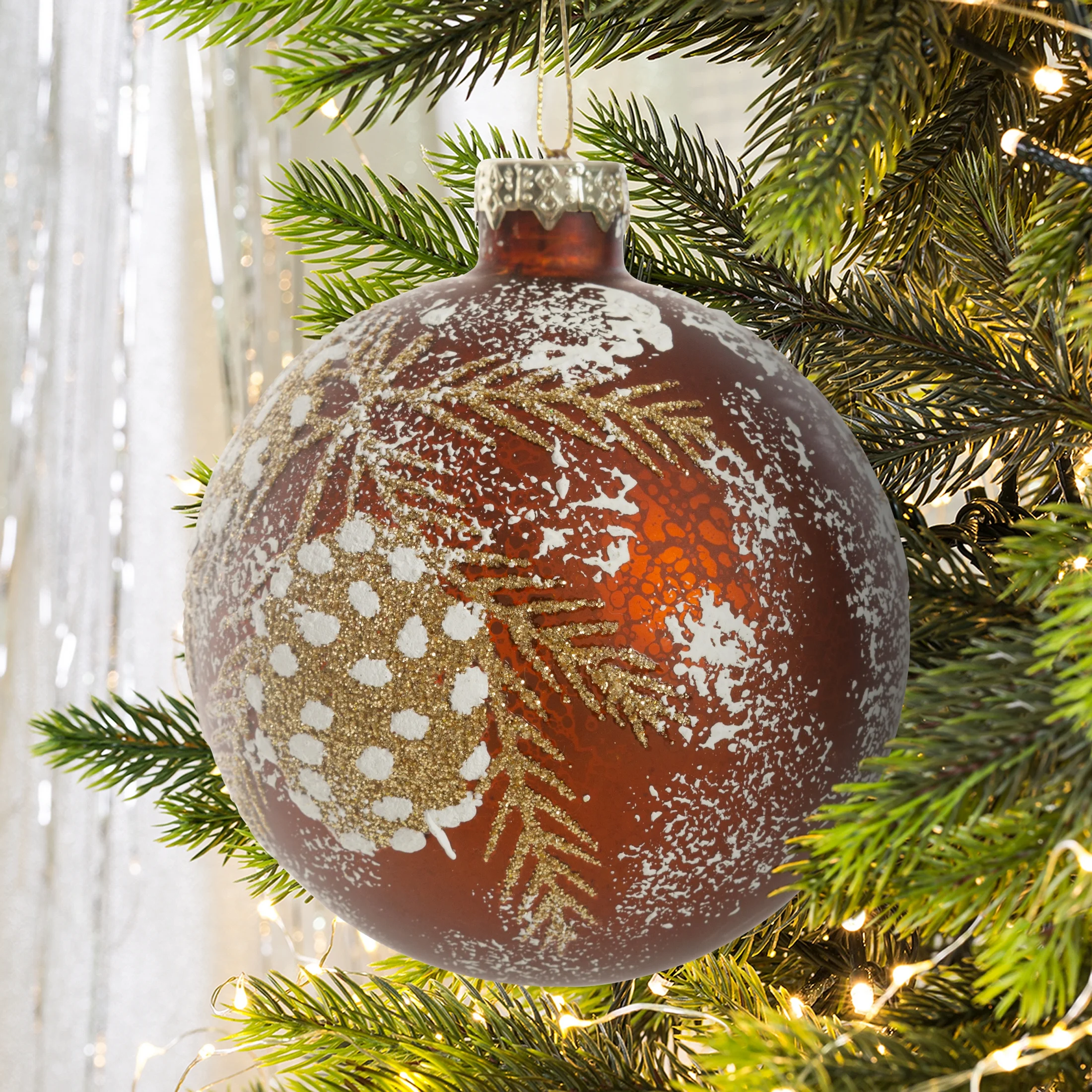 Bombka szklana ręcznie zdobiona motywem gałązek i szyszek | eurofirany