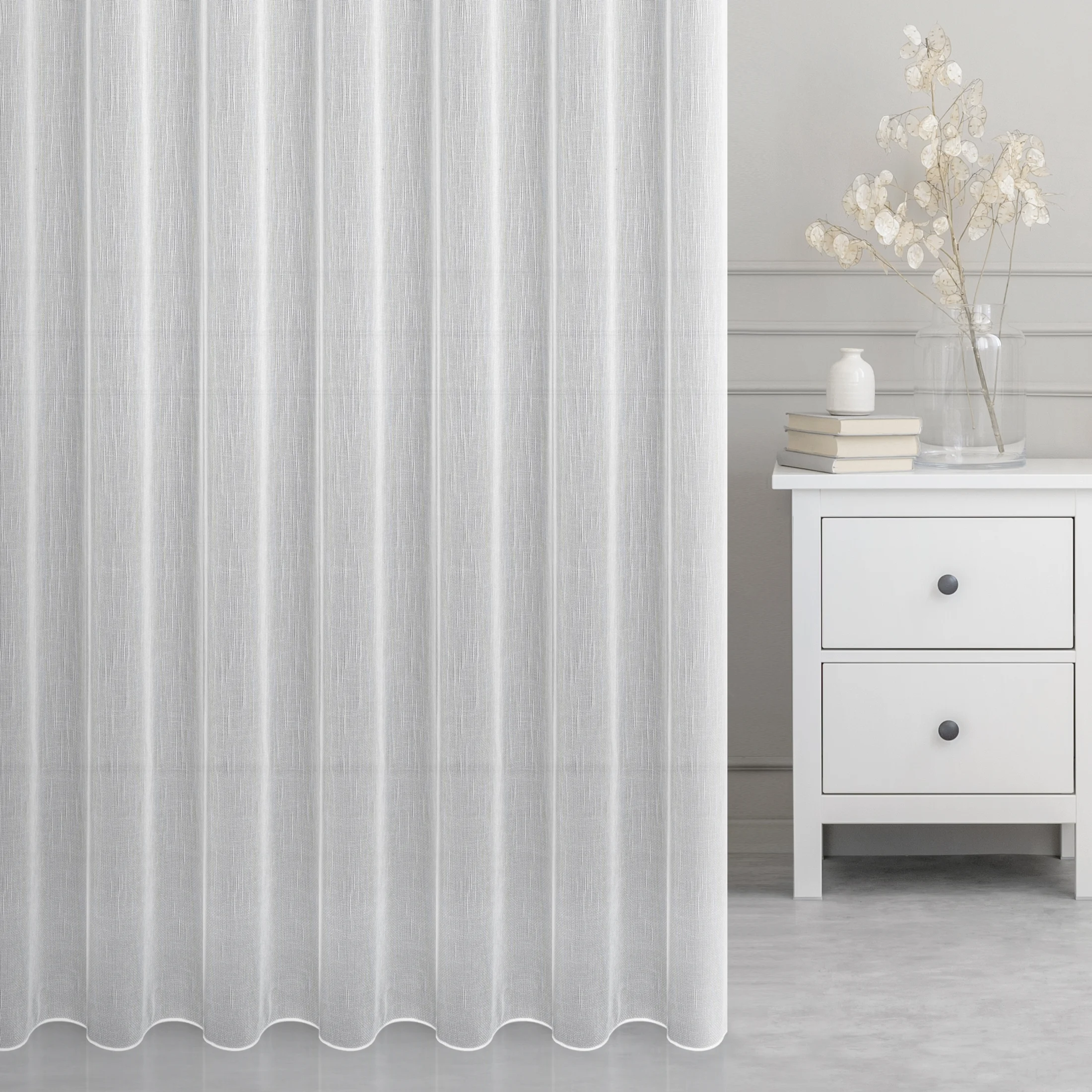 Tkanina firanowa delikatna, miękka, matowa siateczka wykończona obciążnikiem