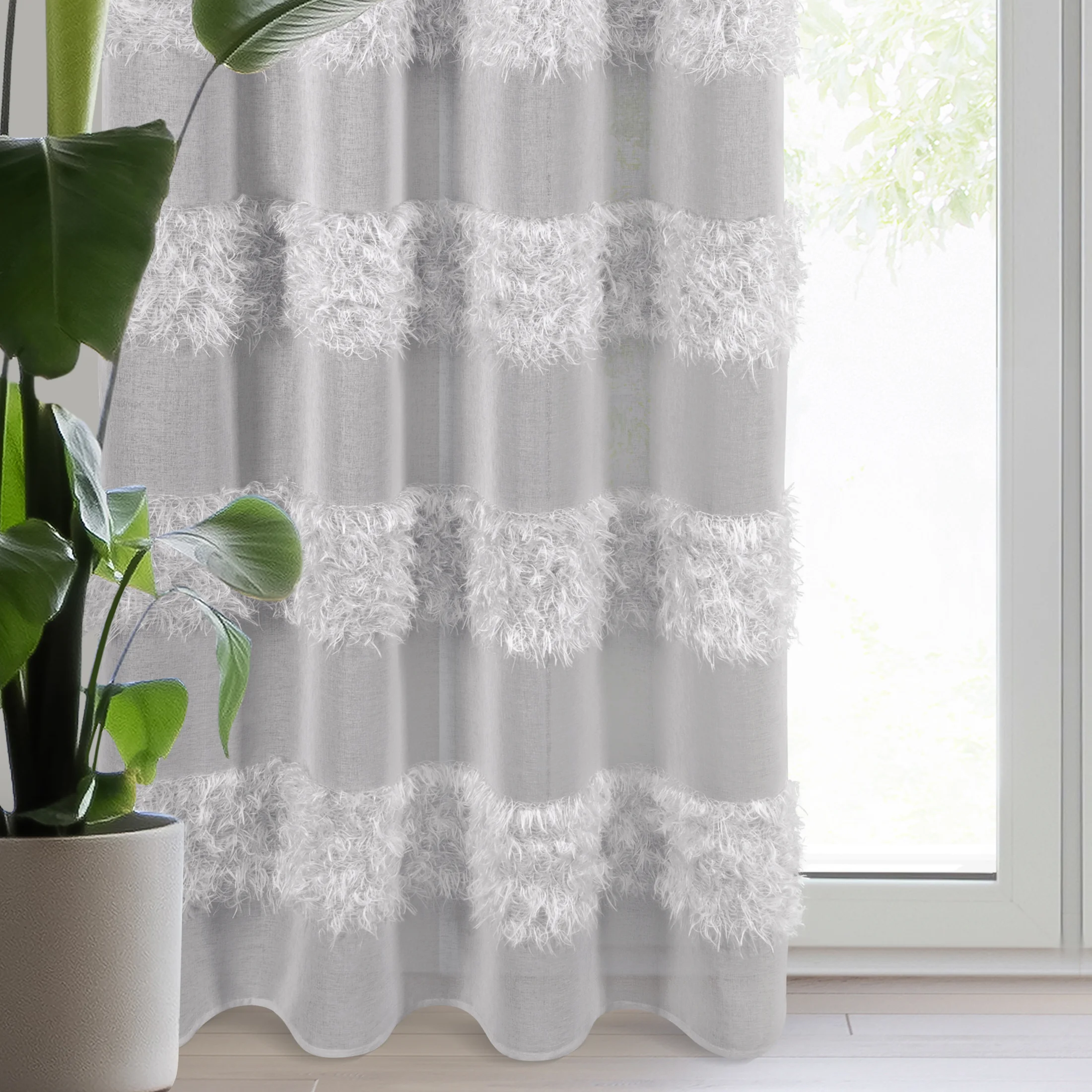 Firana srebrna z etaminy zdobiona moherową nicią 140x250 cm przelotka