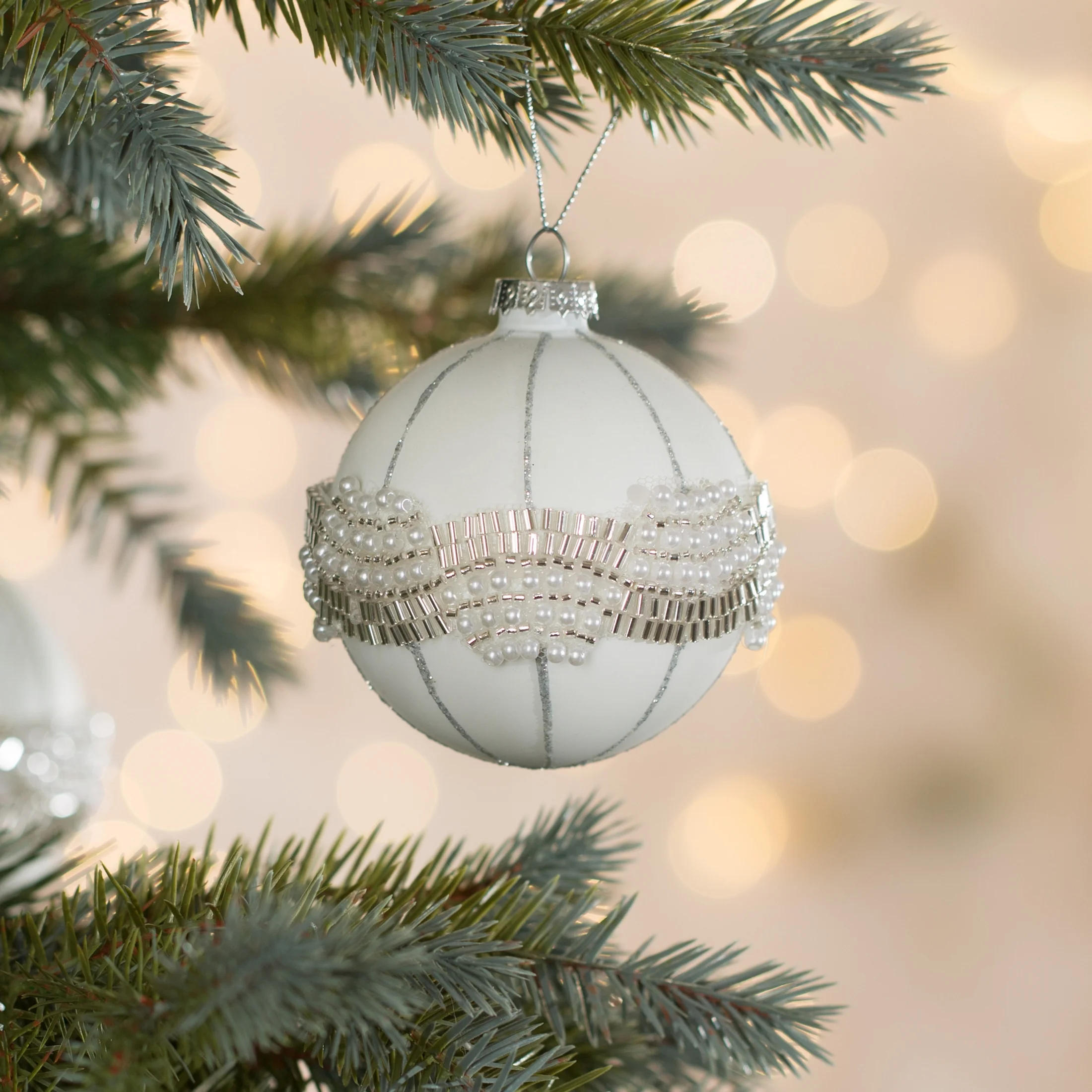 Szklana bombka choinkowa ręcznie zdobiona z dodatkiem perełek | 