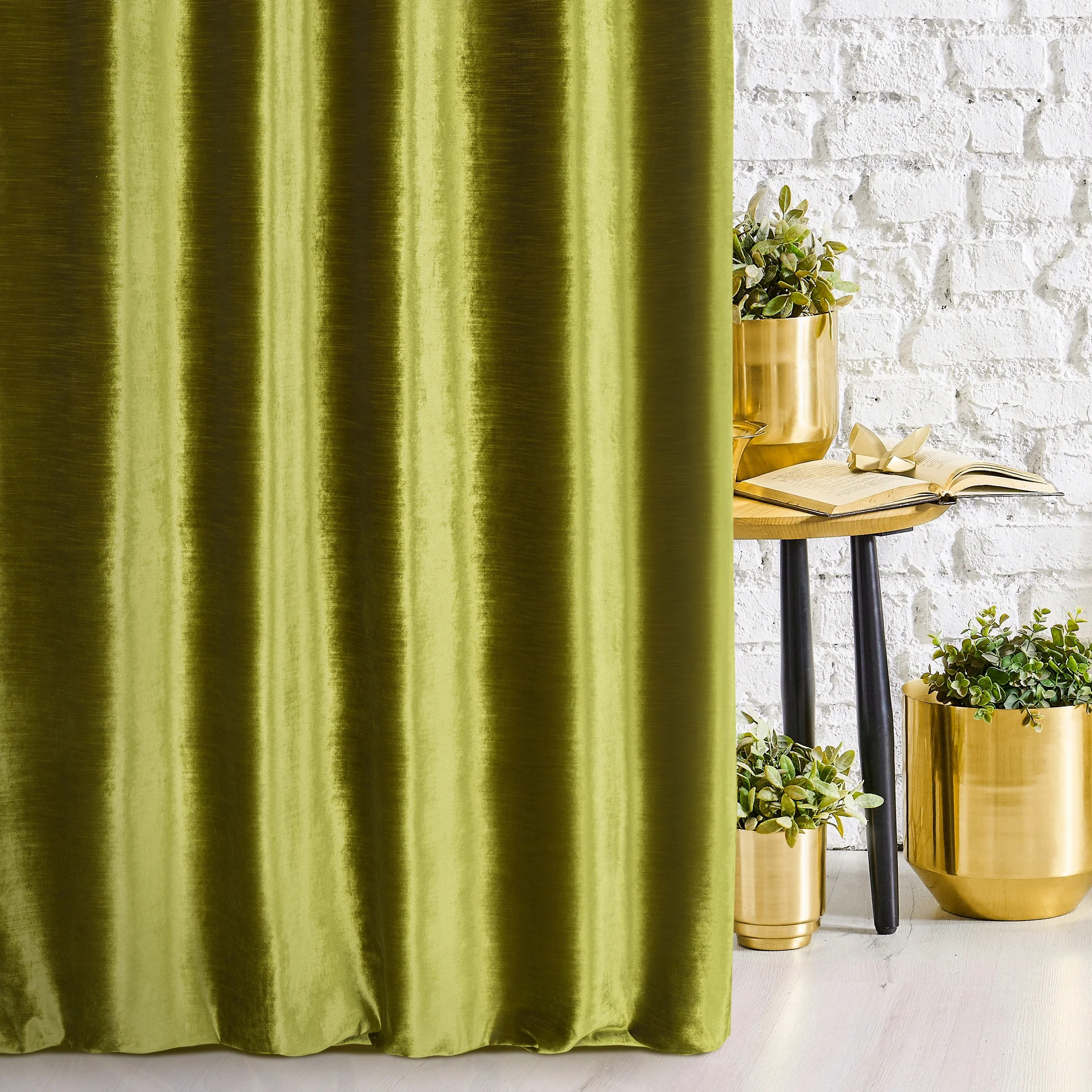 Tkanina zasłonowa, miękka, welwetowa z połyskiem, w poziome prążki z kolekcji Pierre Cardin