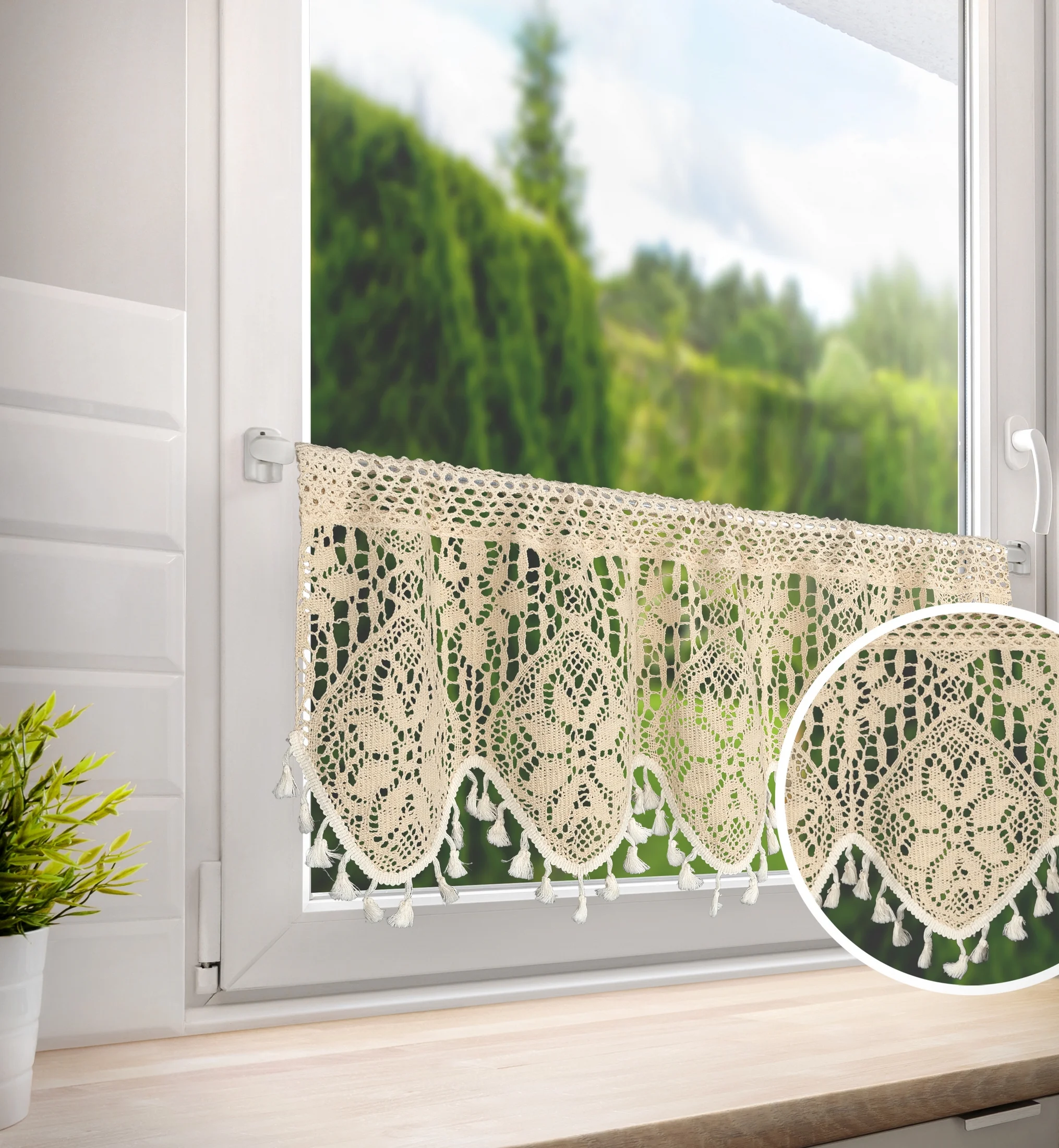 Zazdrostka jasnobeżowa ażurowa w stylu boho zdobiona subtelnymi frędzelkami 150x30 cm tunel MOLY