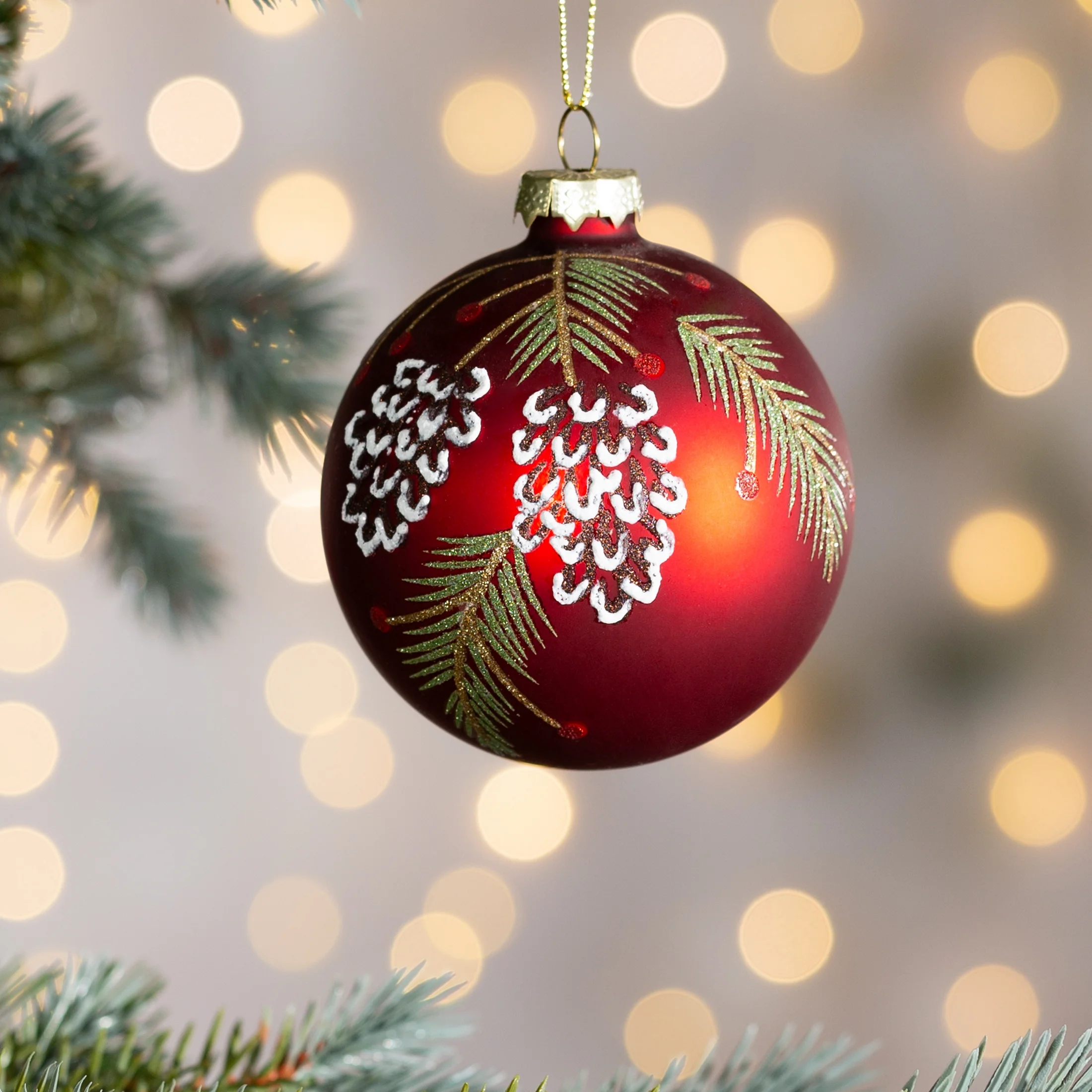 Szklana bombka choinkowa ręcznie zdobiona wzorem szyszek |